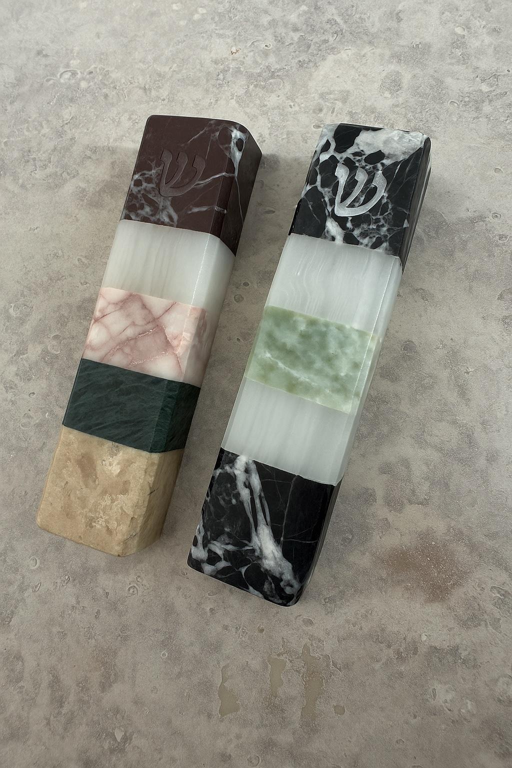 Gran Escultura Mezuzah Antigua de Mármol y Ónice de Studio Gaïa, 2025 en Nuevo estado para la venta en PARIS, FR