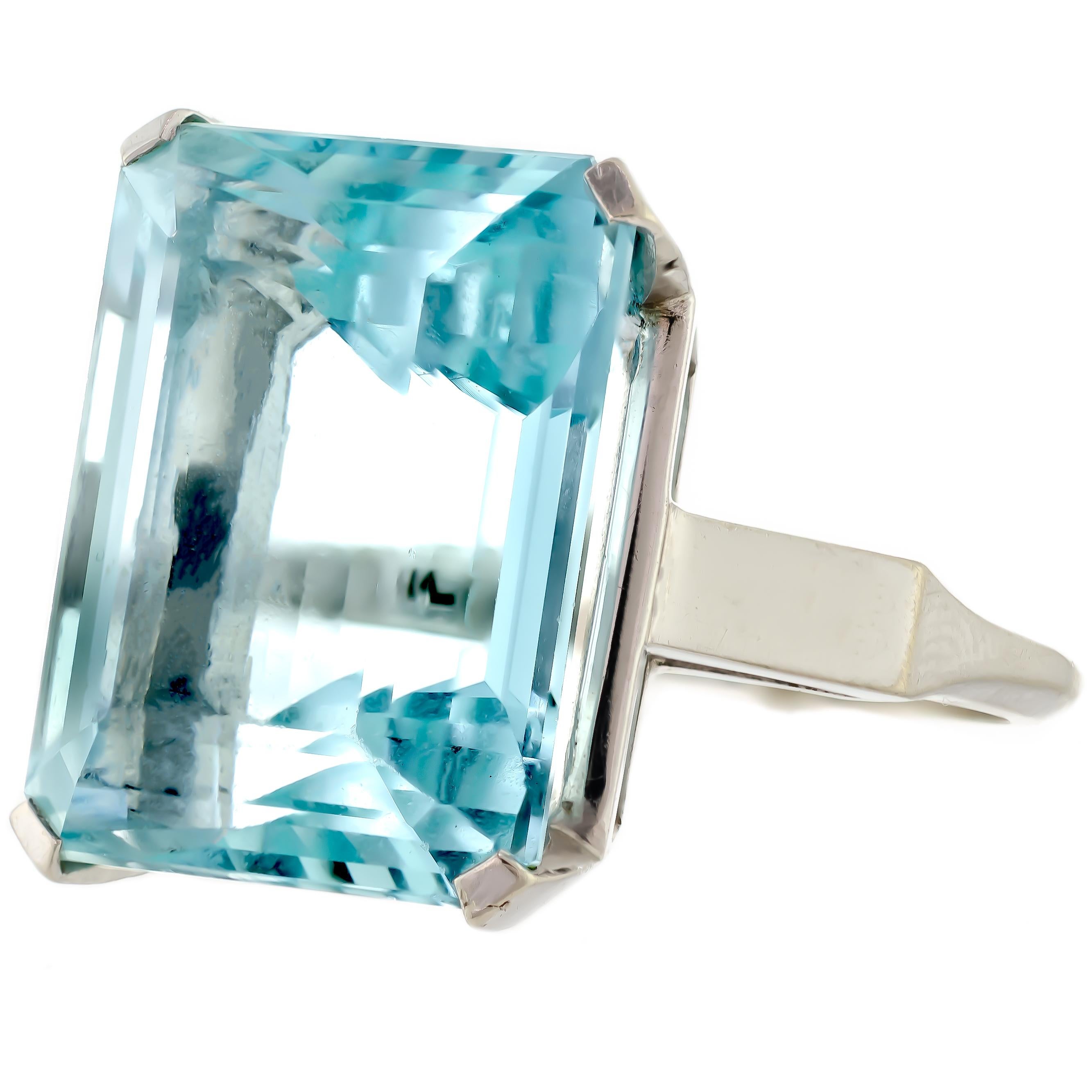 Emerald Cut Grand Aquamarine 14 Karat White Gold Solitaire Ring For Sale
