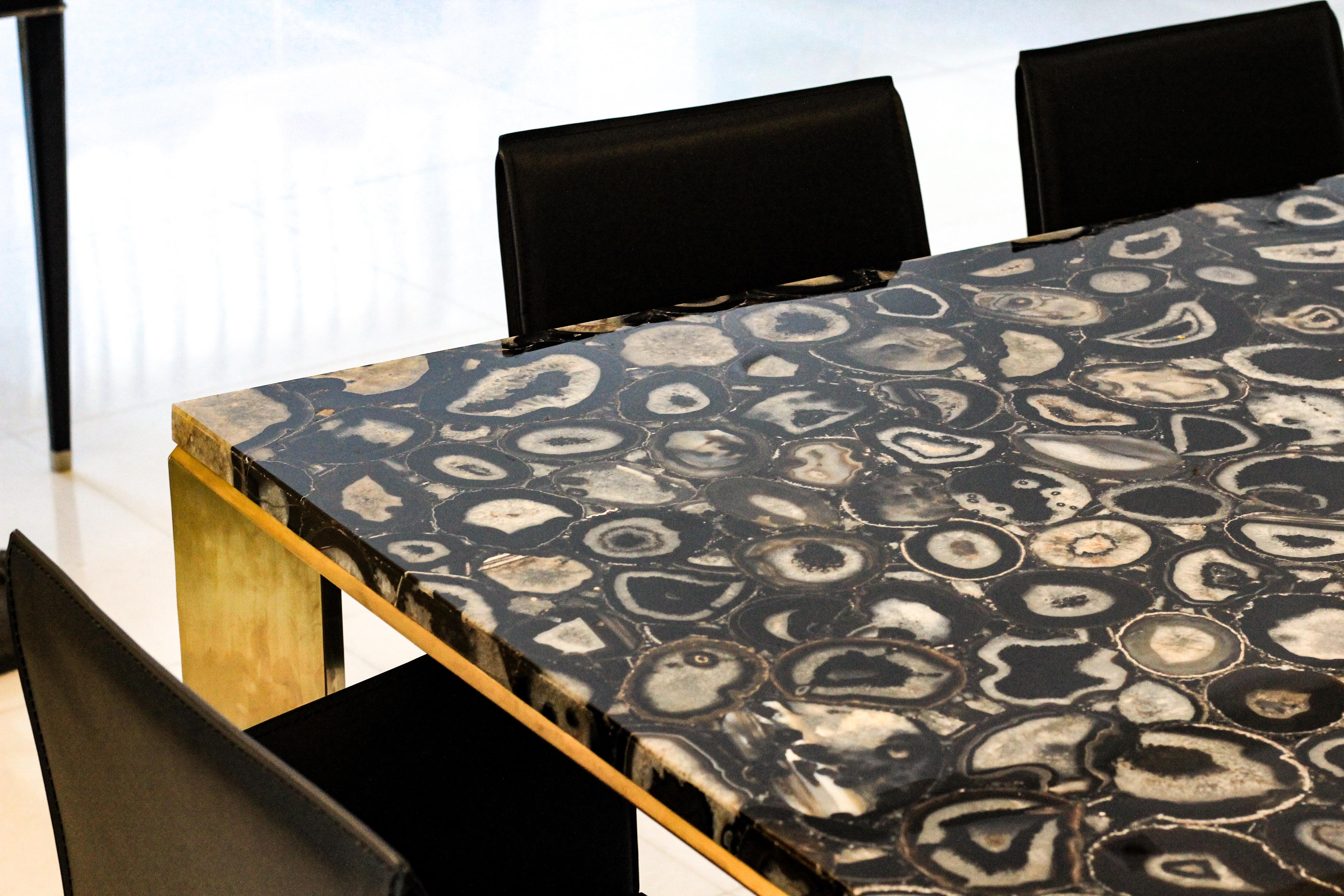 'Grand Architectonic' Black Agate Gemstone Dining Table / Desk with Brass Feet (Moderne) im Angebot