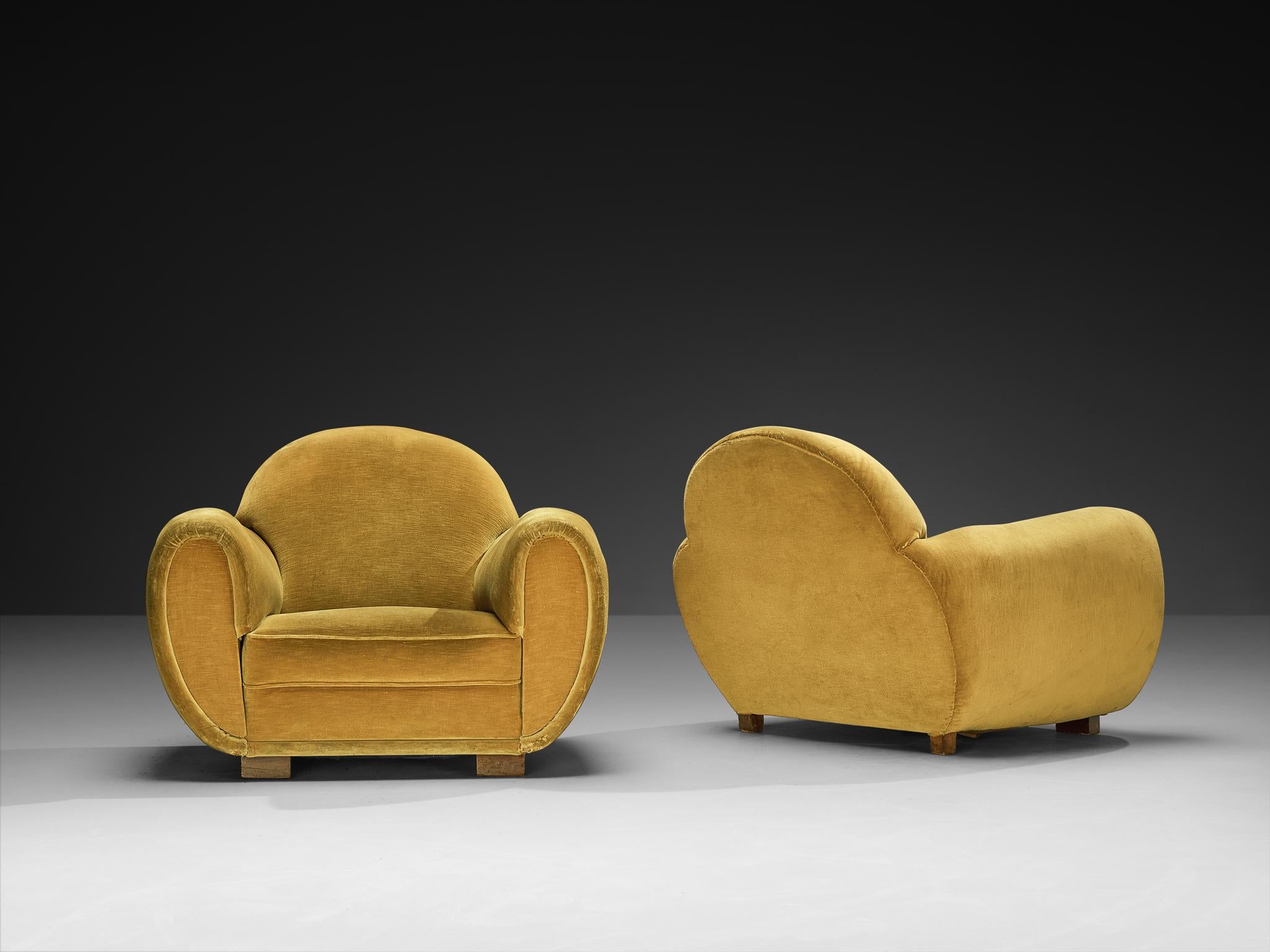 Gran Sillón Art Decó de Terciopelo Amarillo Ocre en venta 1