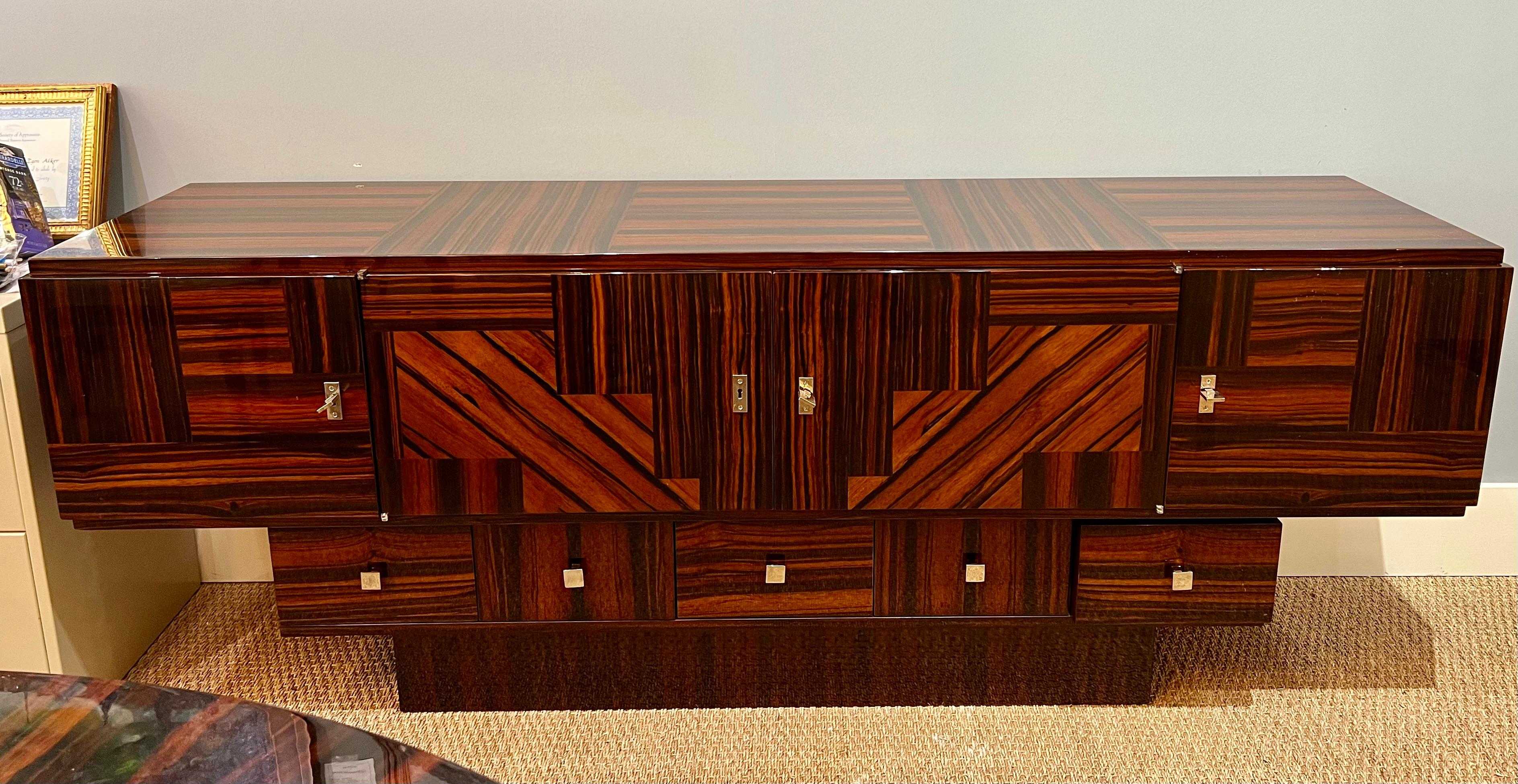 Grande credenza francese Art Deco in legno di Macassar in vendita 4