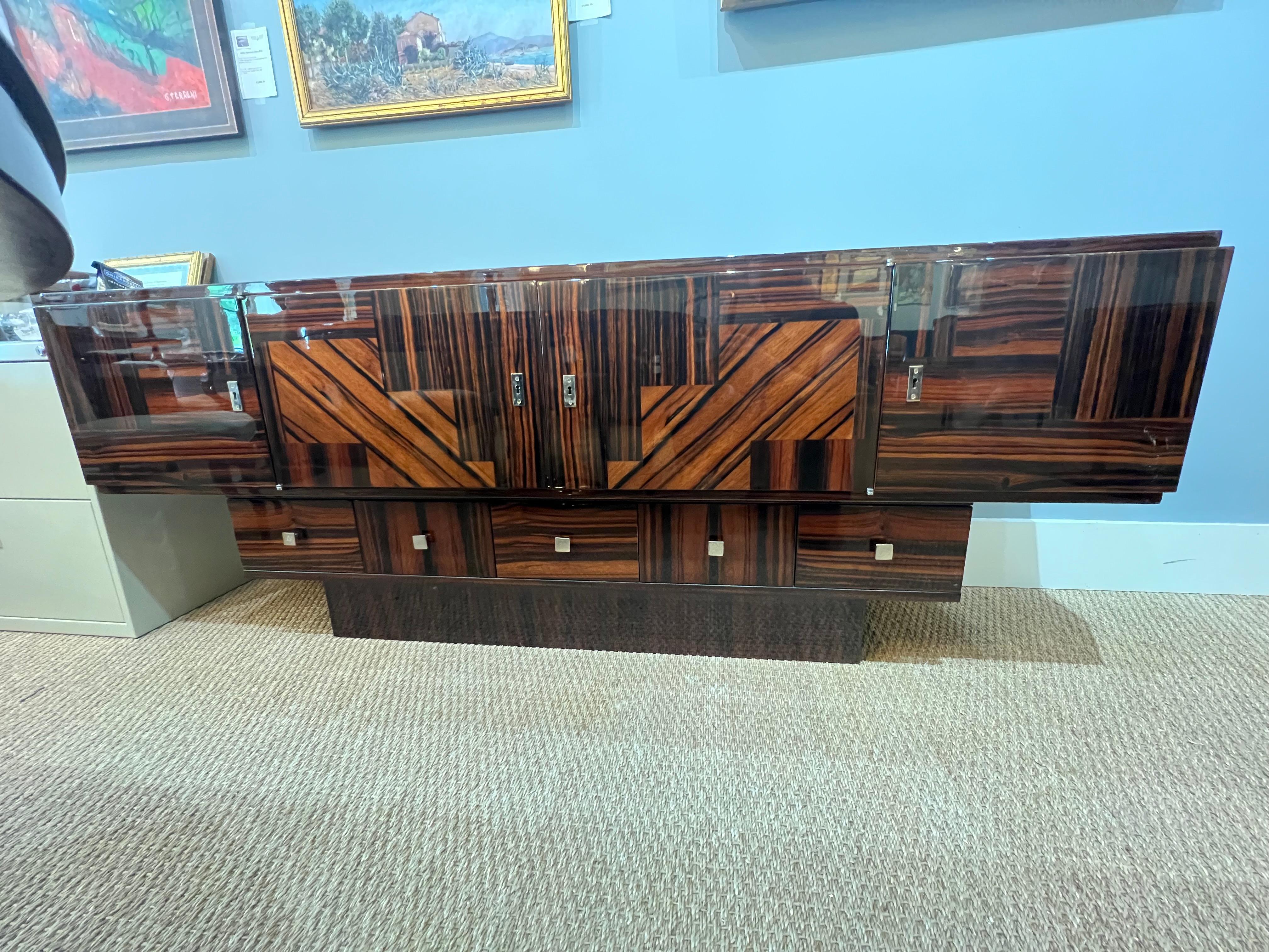 Francese Grande credenza francese Art Deco in legno di Macassar in vendita