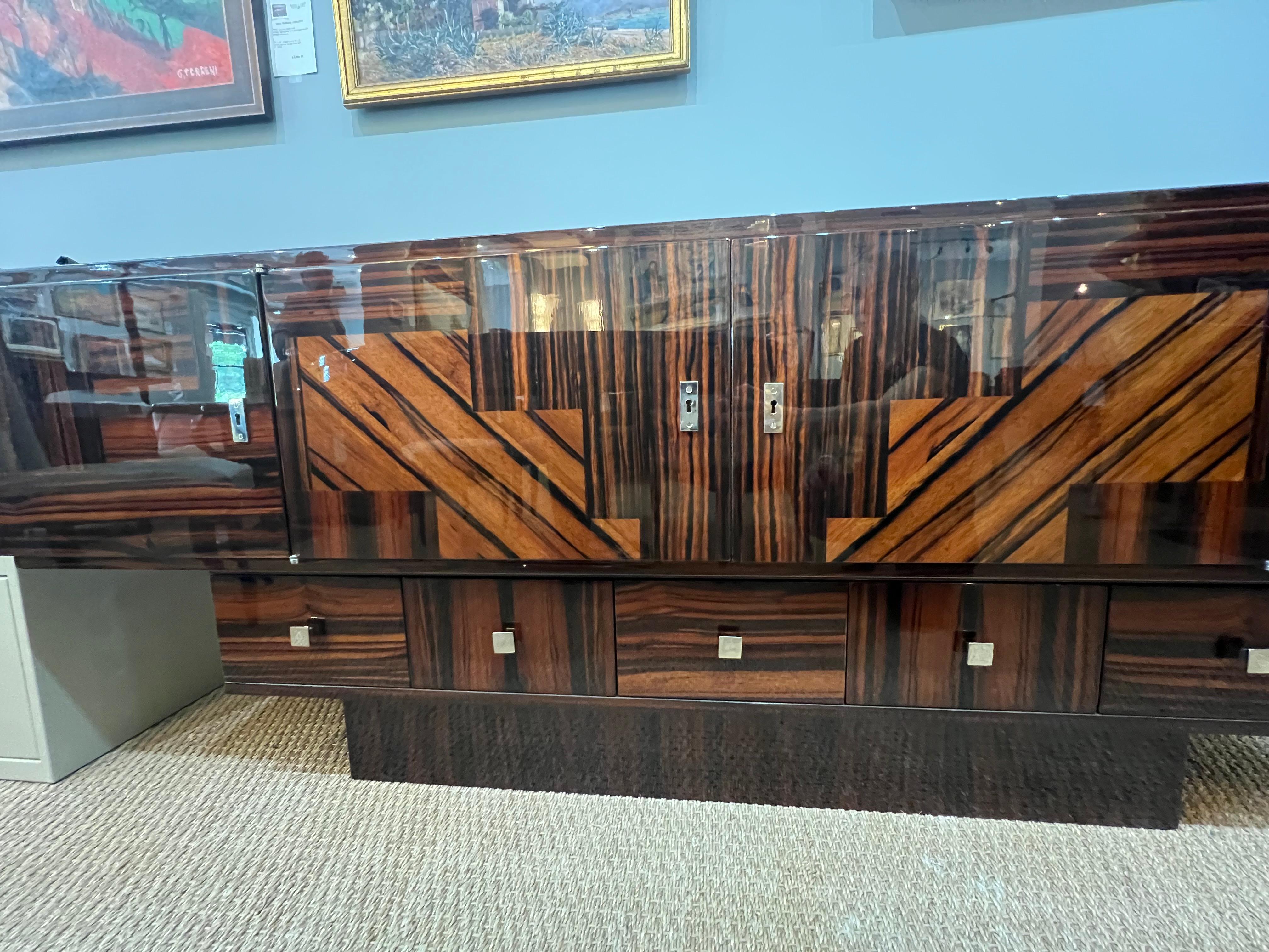 Grande credenza francese Art Deco in legno di Macassar In condizioni buone in vendita a Houston, TX