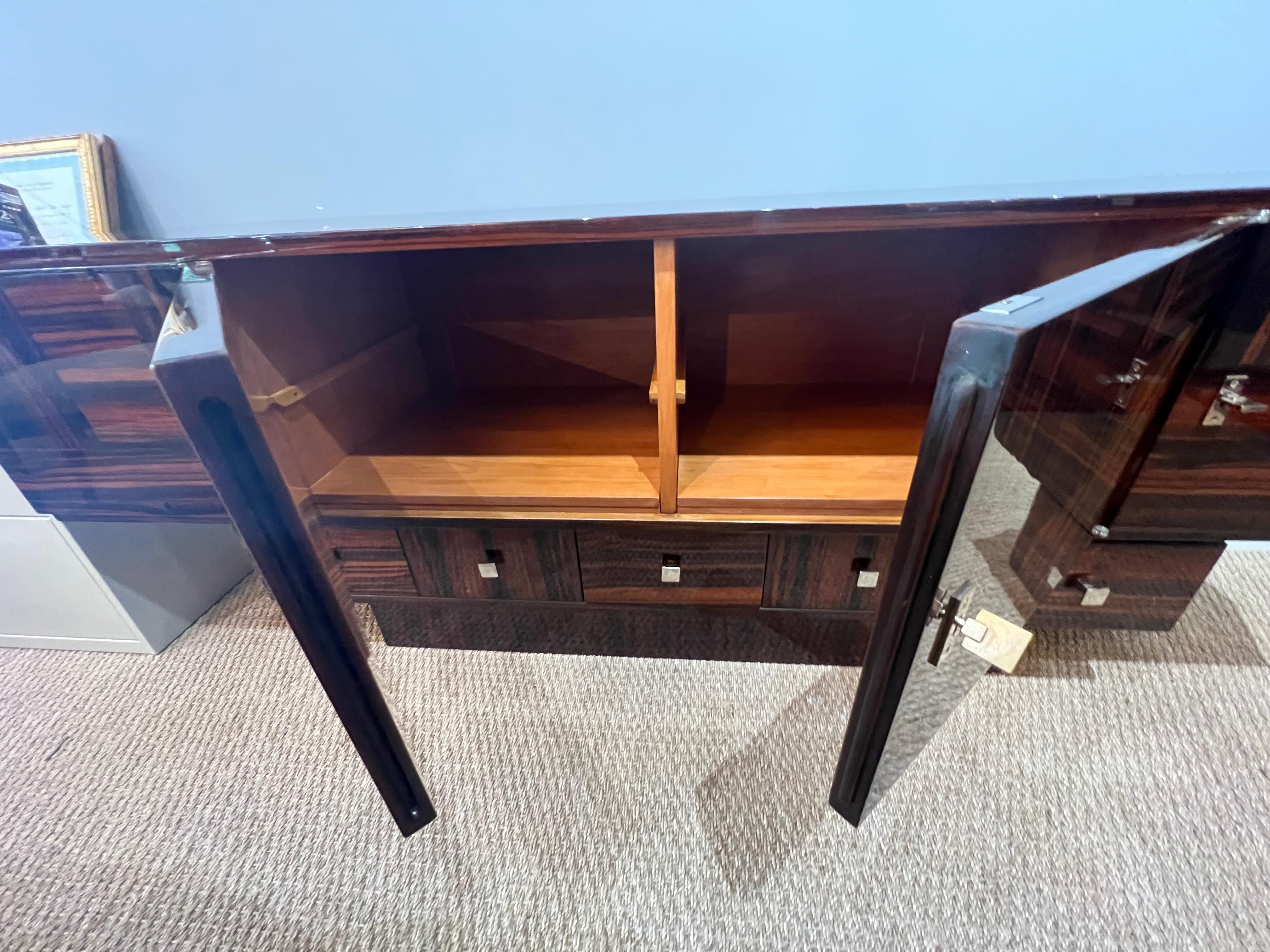 Grande credenza francese Art Deco in legno di Macassar in vendita 1