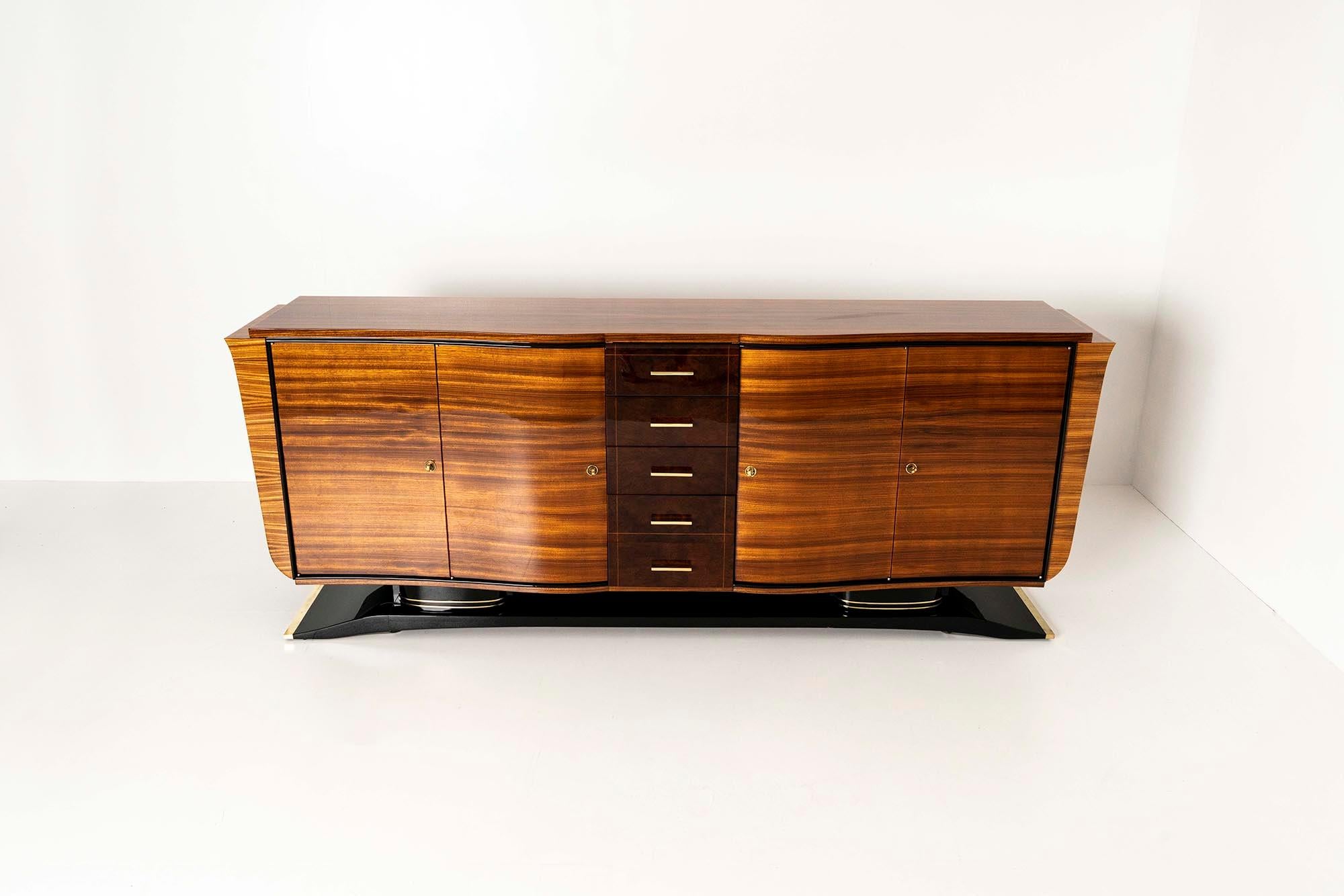 Grand Art Deco Sideboard in Rosewood Veneer with Brass Details, France, 1930s In Good Condition For Sale In Hellouw, NL