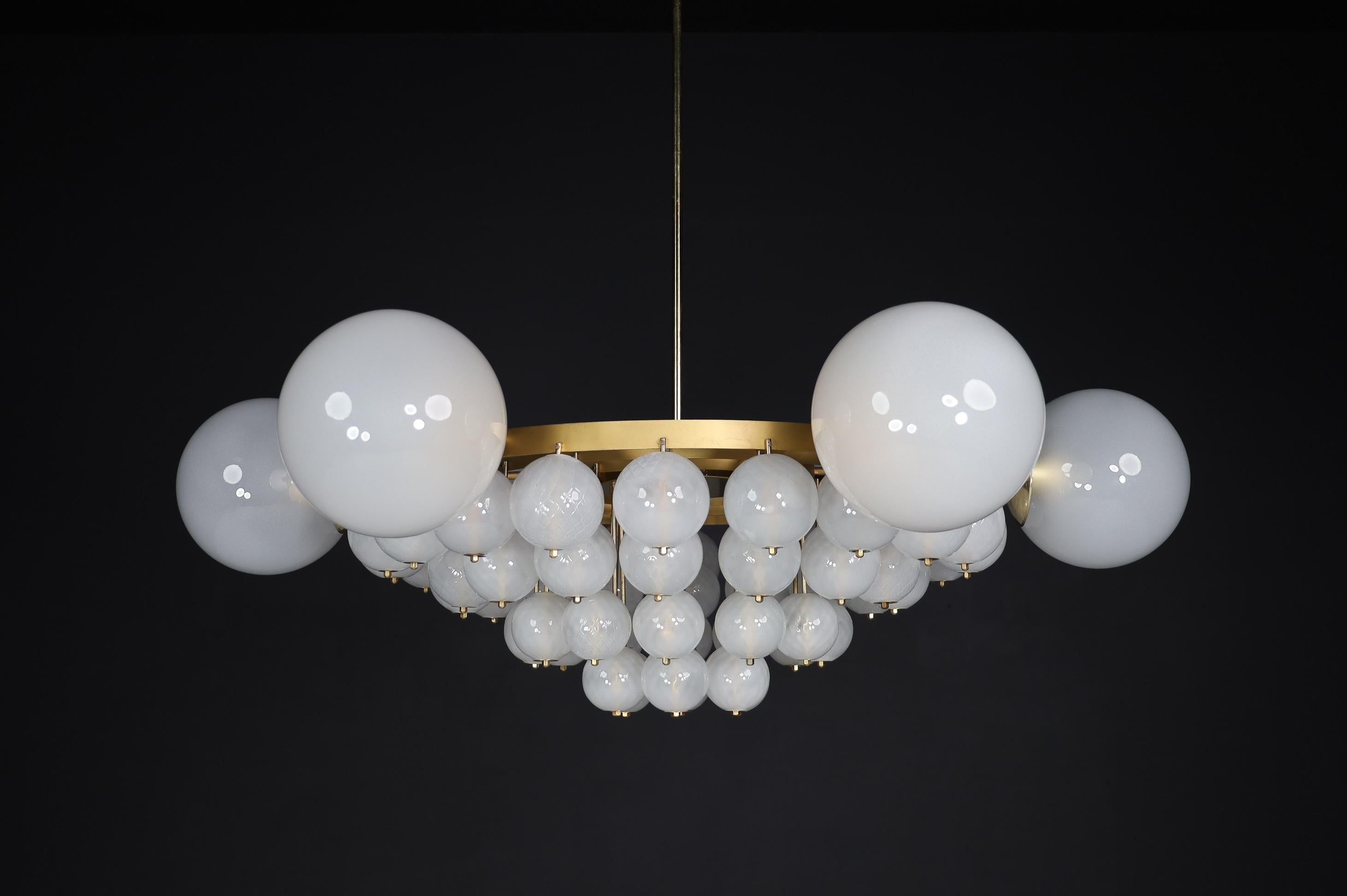 Grand Bohemian Chandelier with Brass Fixture & Hand-blowed Frosted Glass Globes For Sale 4