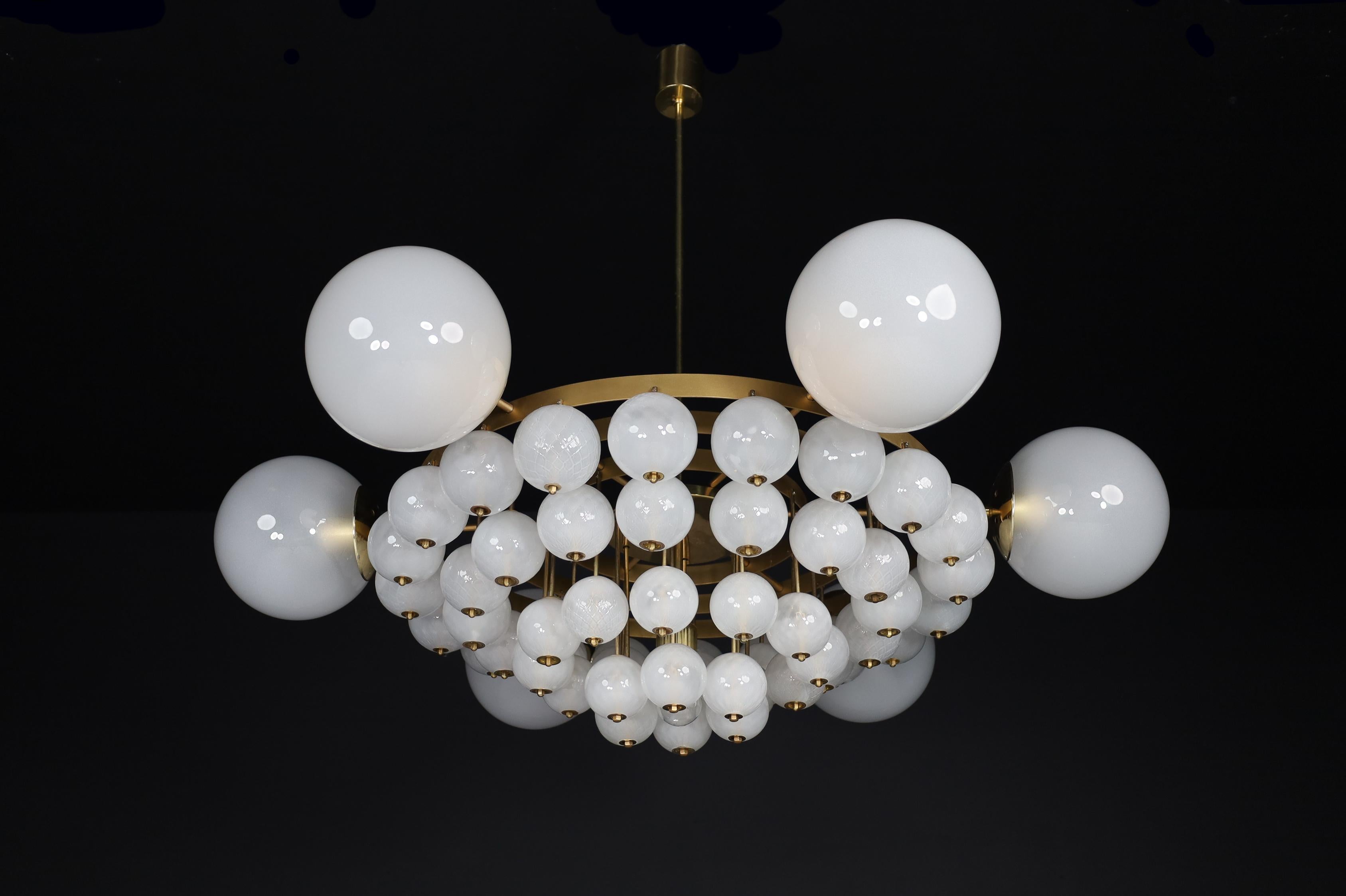 20th Century Grand Bohemian Chandelier with Brass Fixture & Hand-blowed Frosted Glass Globes For Sale