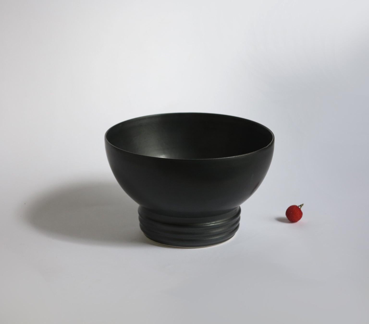 Modern Grand Bowl Noir by Cica Gomez For Sale