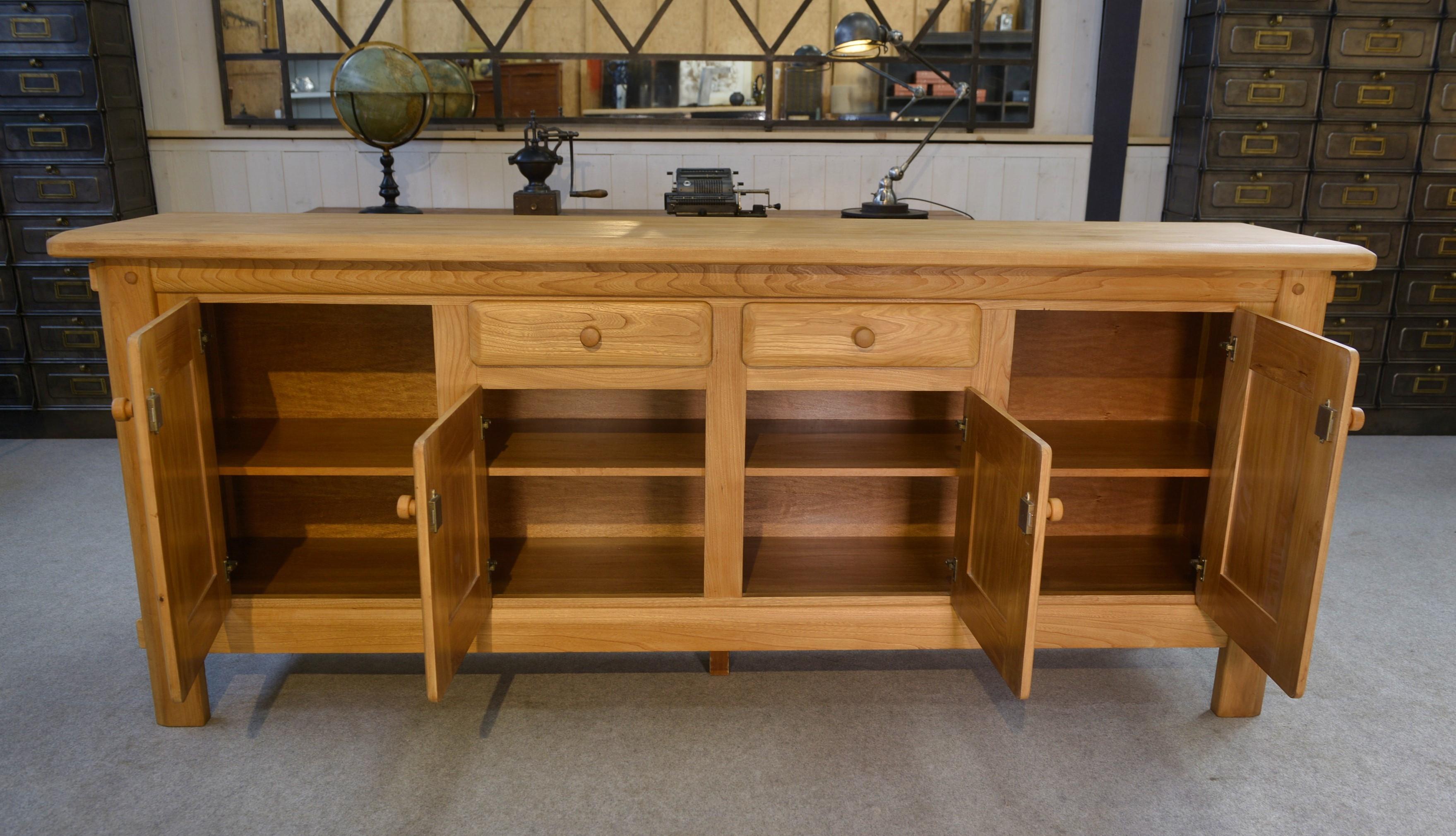 Grand buffet 4 portes en orme circa 1980's Bon état - En vente à TOURCOING, FR