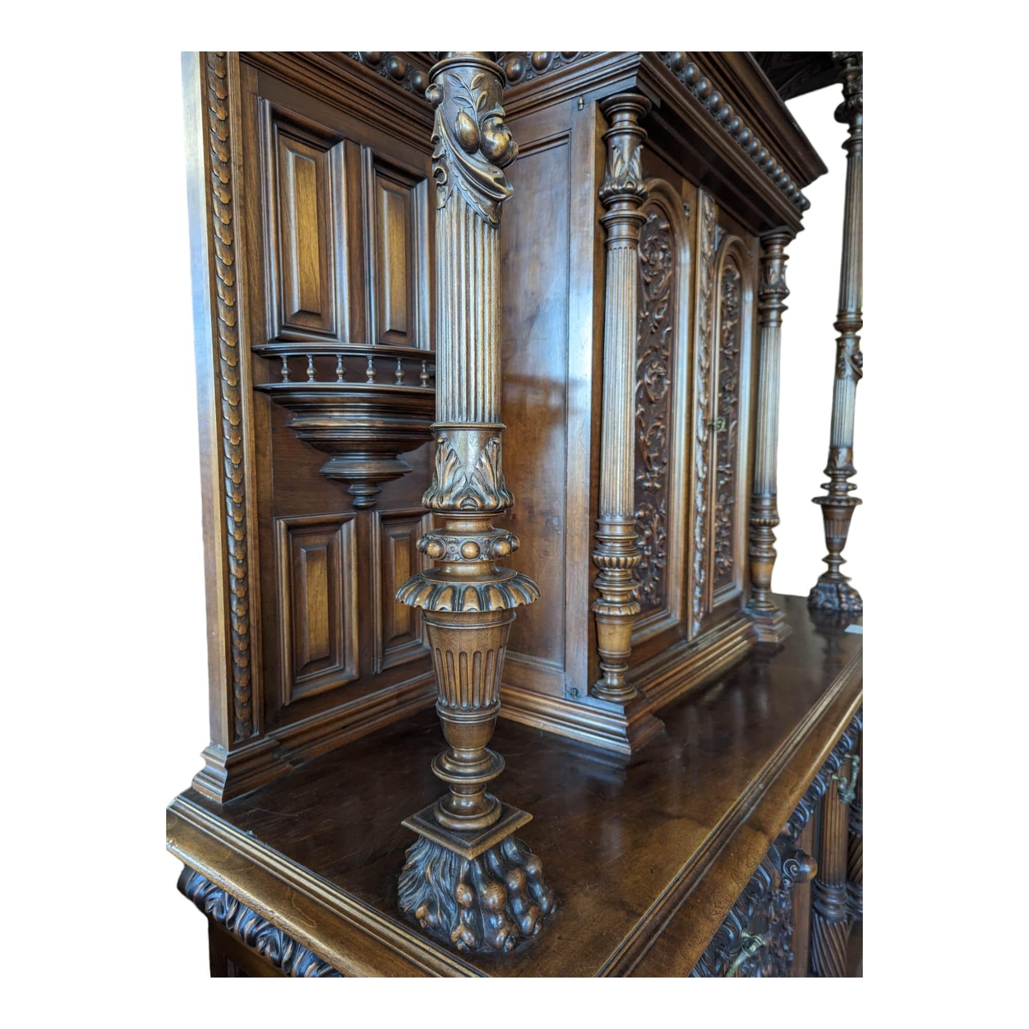 French 19th Century Walnut Buffet  In Good Condition For Sale In CANTELEU, FR