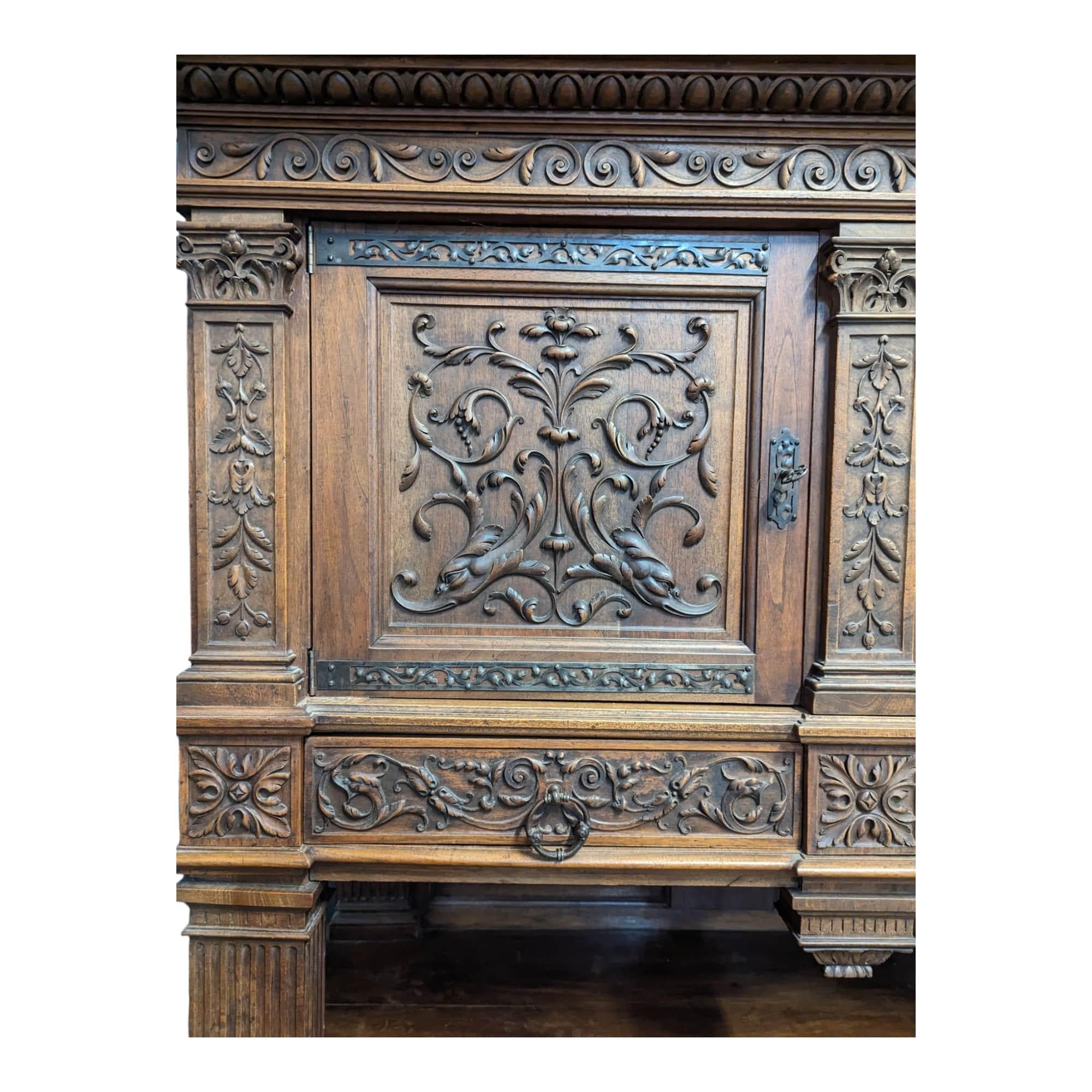 French 19th Century Renaissance Style Walnut Buffet  For Sale 8