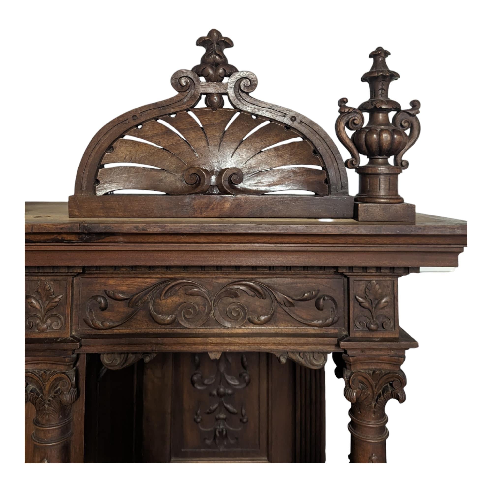 French 19th Century Renaissance Style Walnut Buffet  For Sale 1