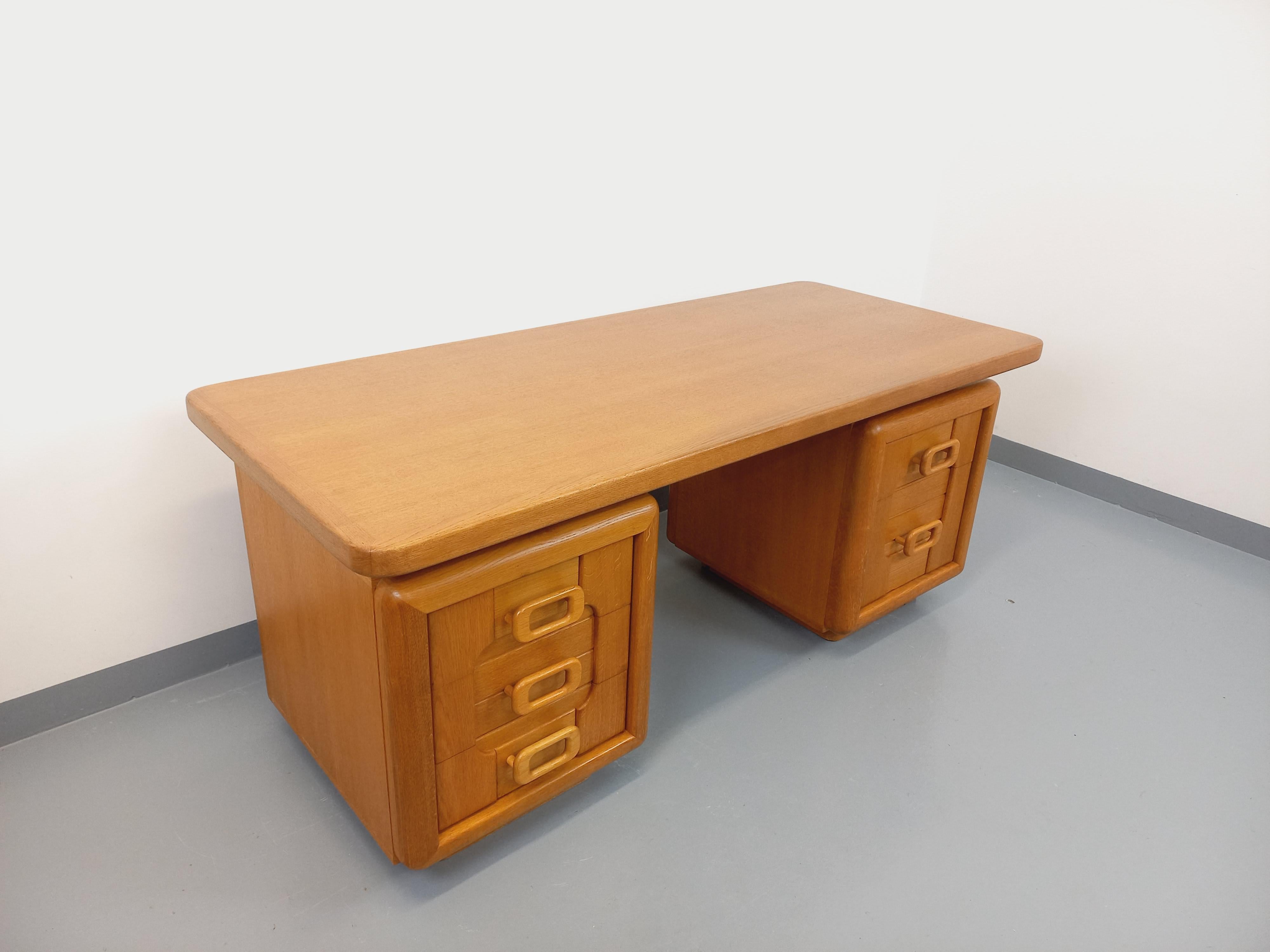 Grand bureau de direction double-face vintage en bois de chêne des années 70 (Moderne der Mitte des Jahrhunderts) im Angebot