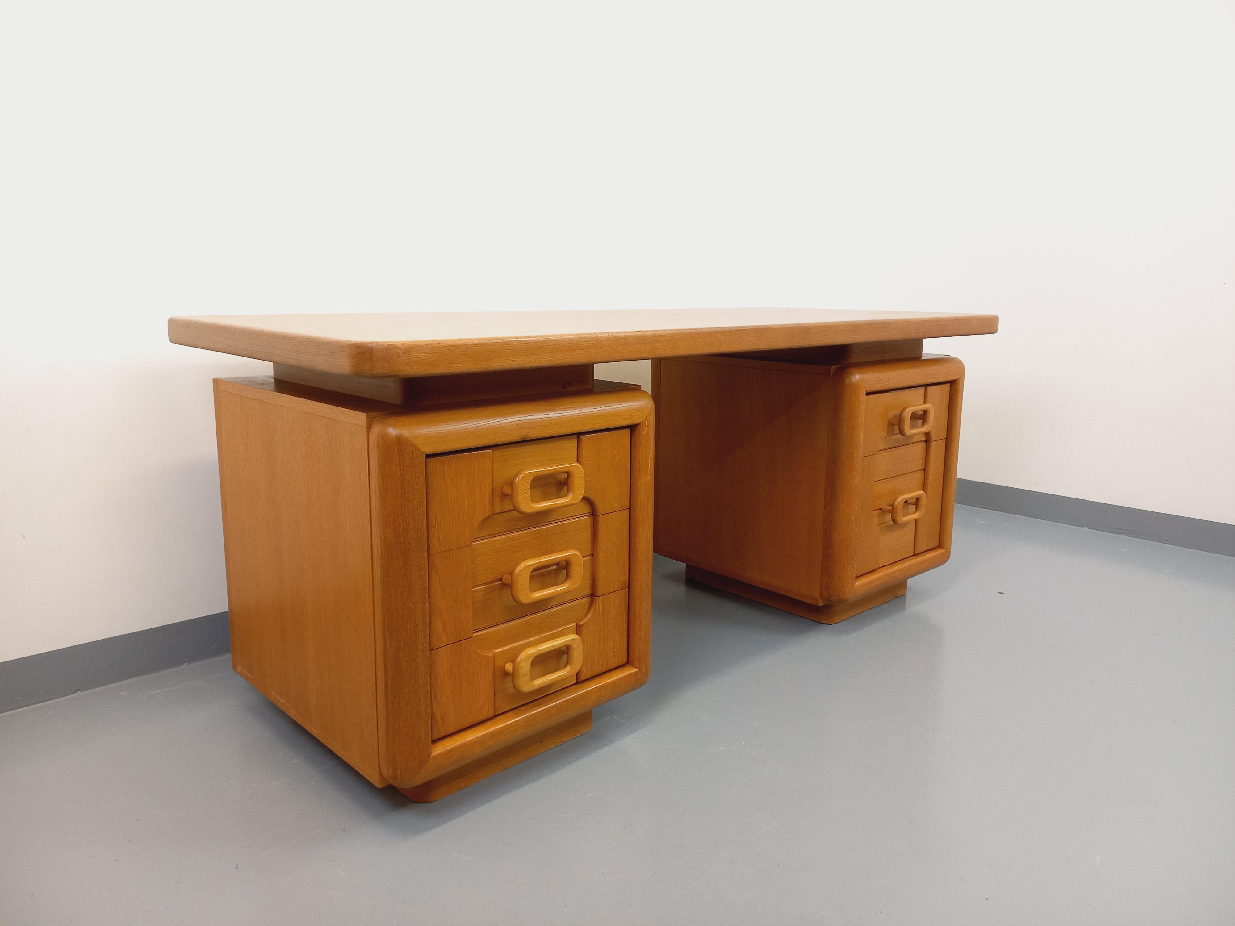 Grand bureau de direction double-face vintage en bois de chêne des années 70 (Französisch) im Angebot