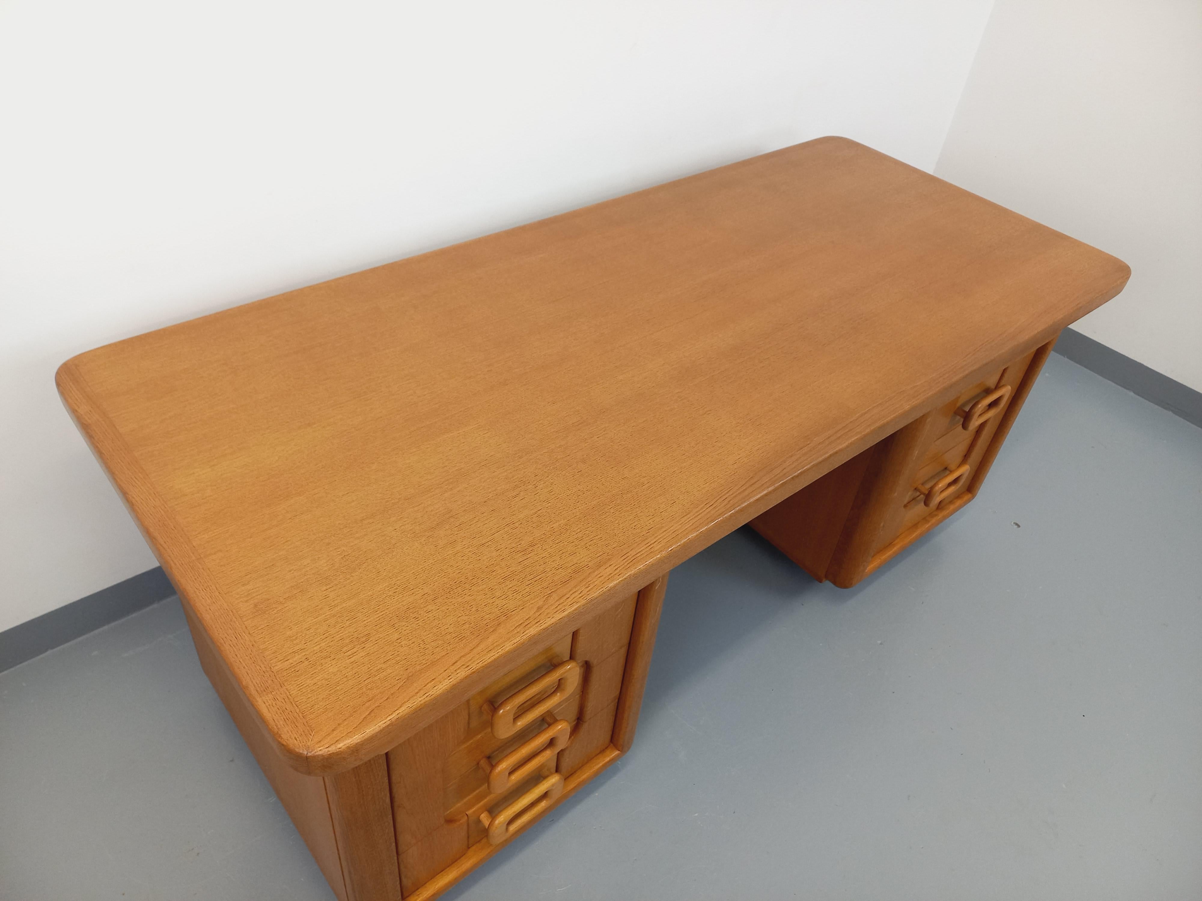 Grand bureau de direction double-face vintage en bois de chêne des années 70 im Zustand „Gut“ im Angebot in BESANÇON, FR