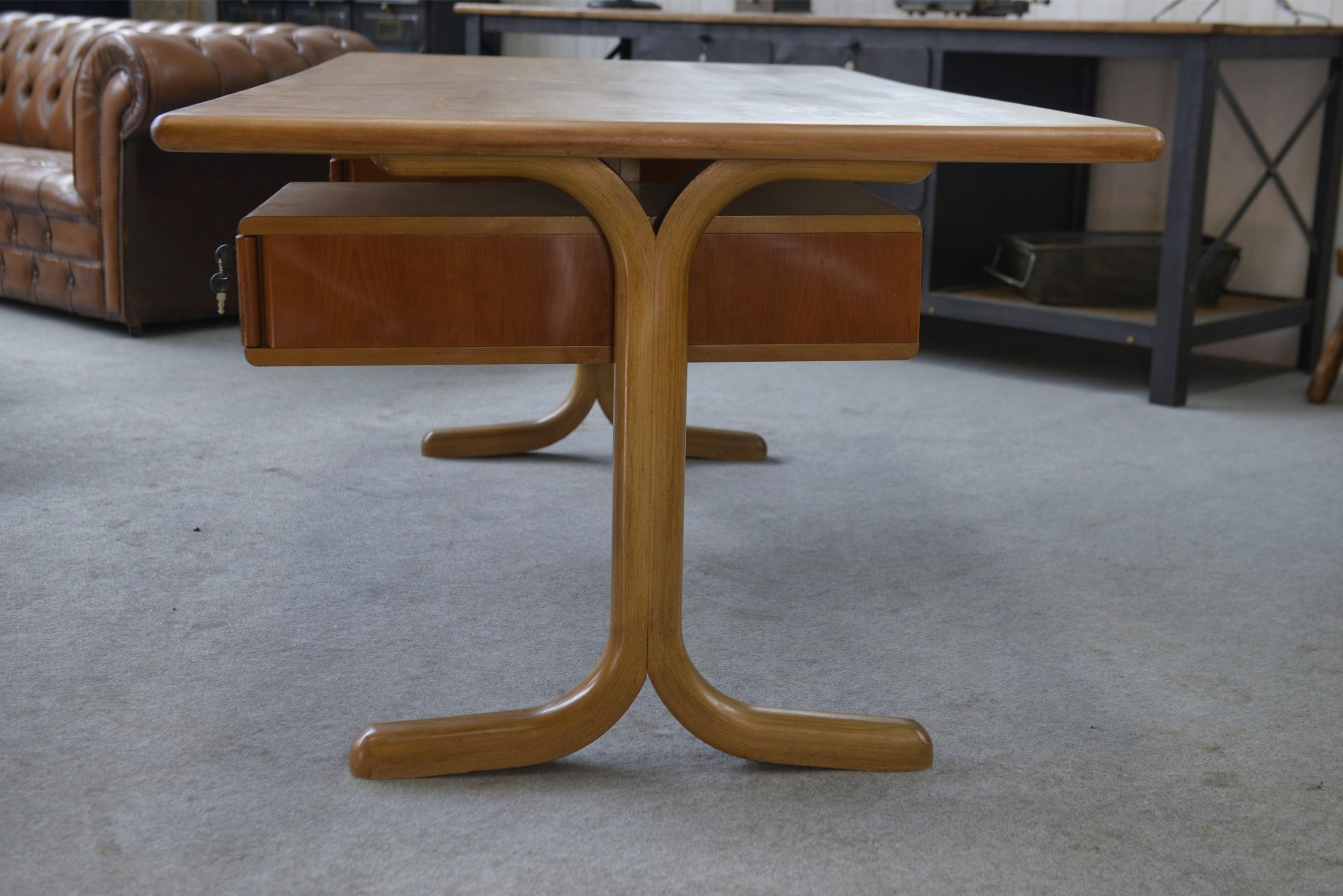 Großes Büro aus den 1970er Jahren im Angebot 4