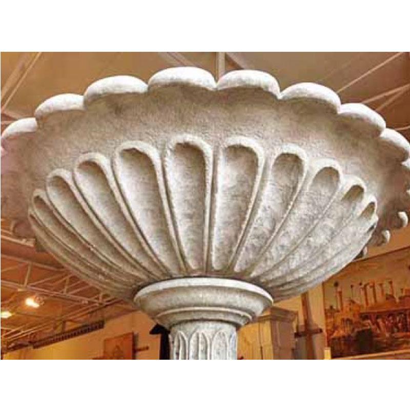 Fontaine centrale contemporaine en pierre calcaire française Bon état - En vente à Dallas, TX