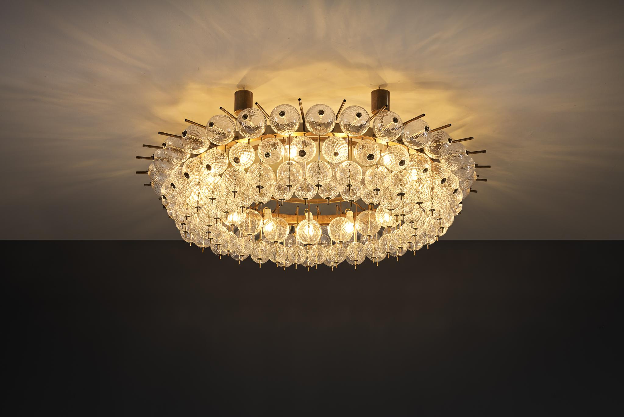 Late 20th Century Grand Chandelier in Brass and Ribbed Glass Spheres 153cm/60in For Sale