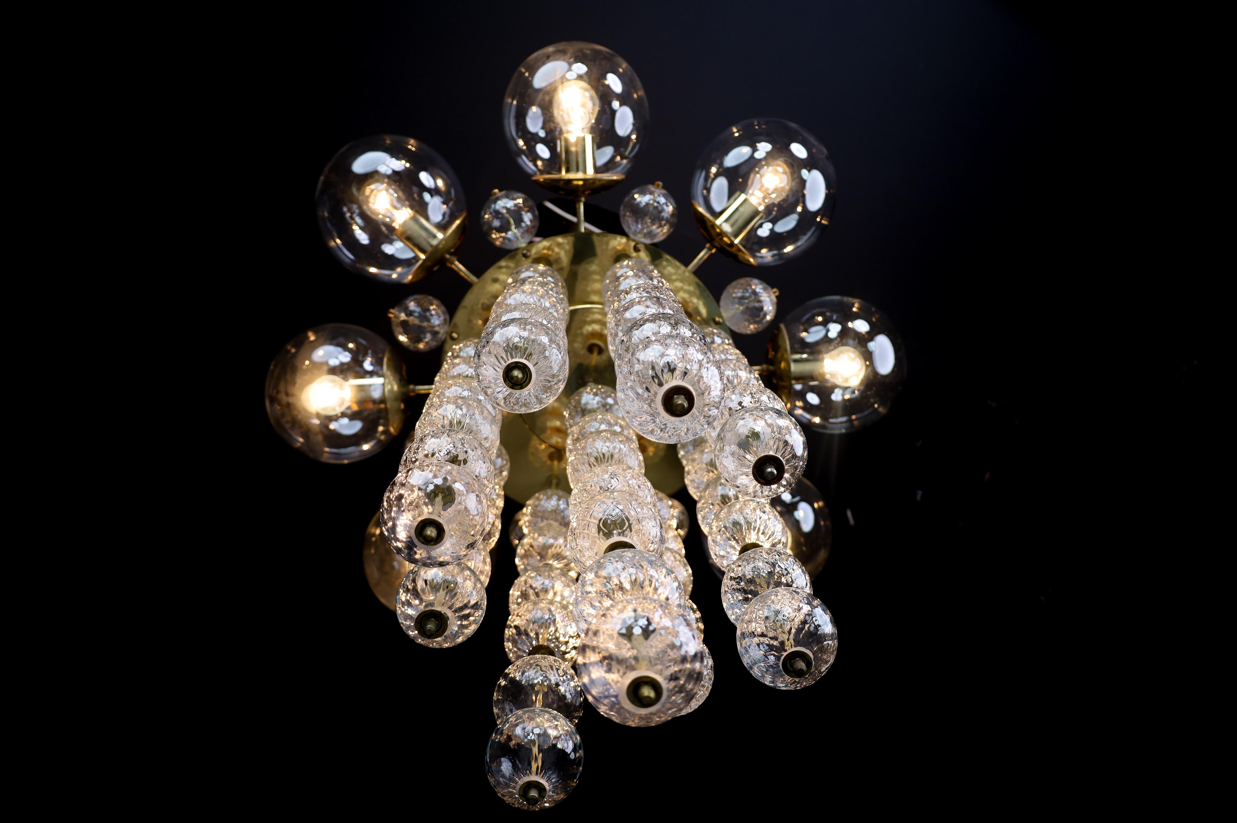 Grand Chandelier with Brass Fixture and Hand-blowed Glass Globes, 1960s For Sale 5