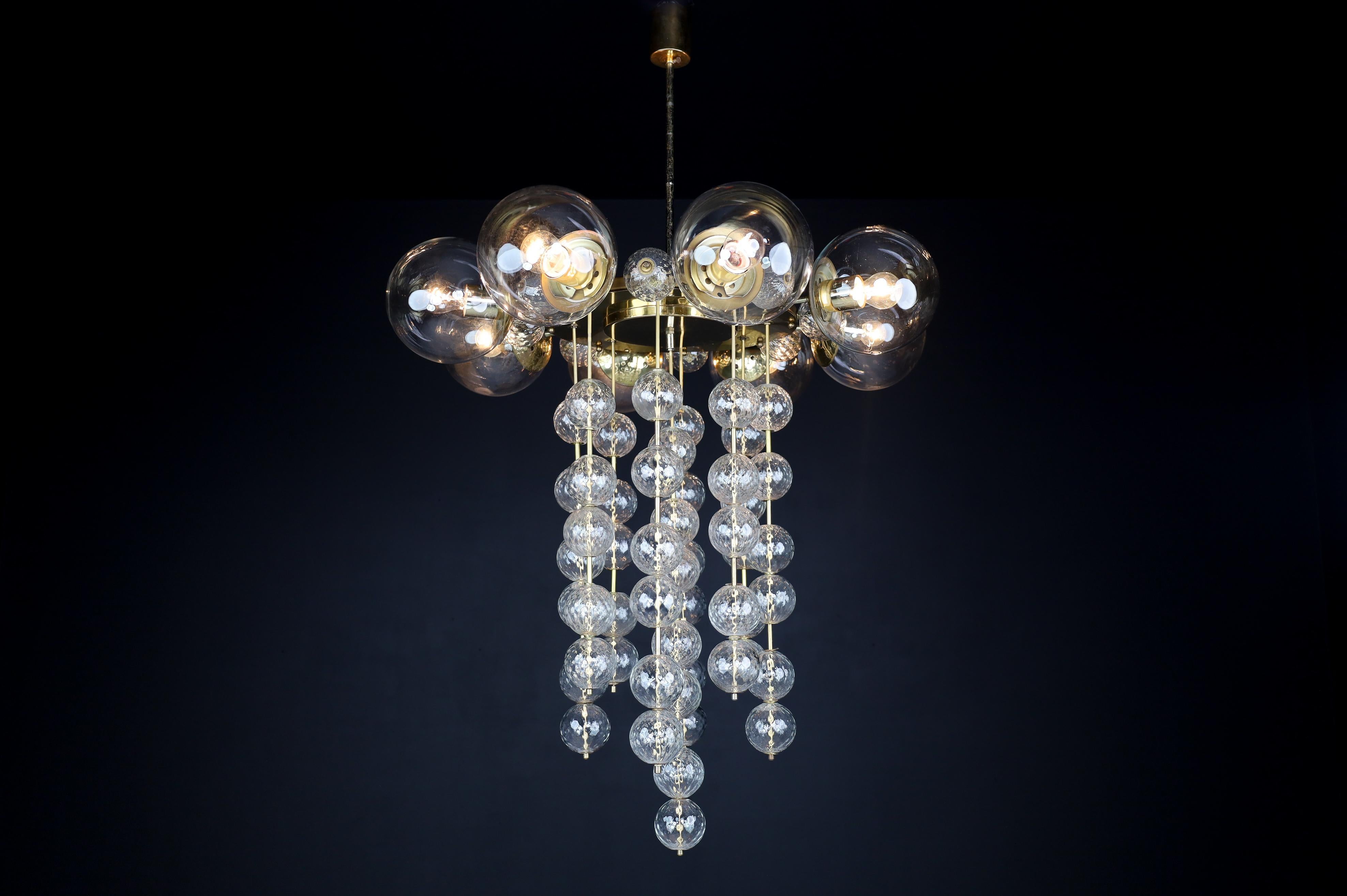 Grand Chandelier with Brass Fixture and Hand-blowed Glass Globes, 1960s For Sale 12