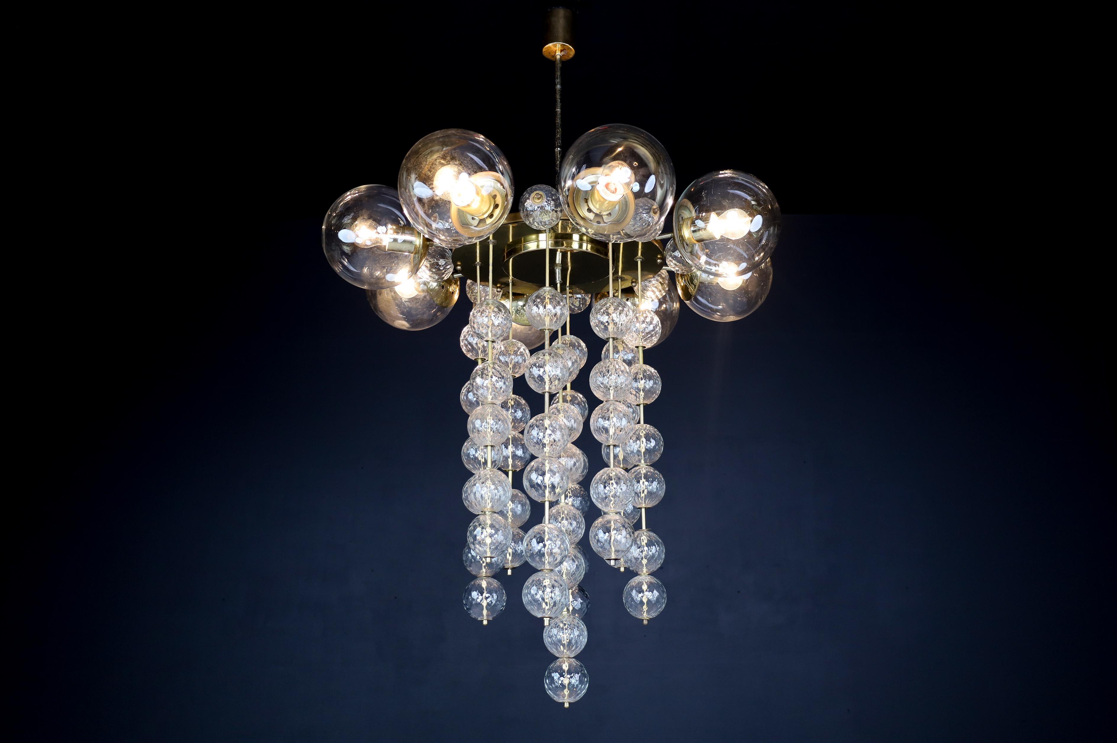 Grand Chandelier with Brass Fixture and Hand-blowed Glass Globes, 1960s For Sale 13