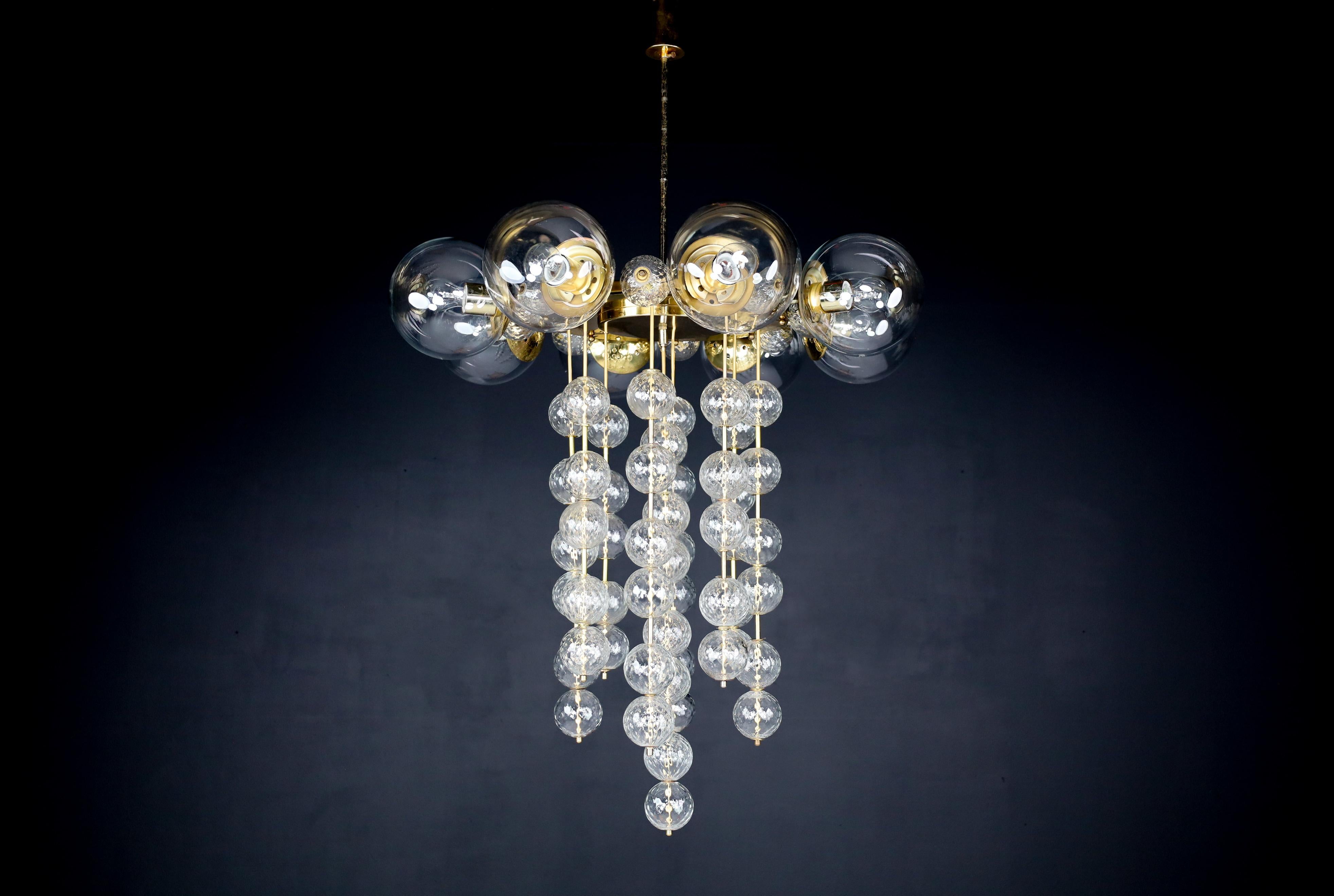 Grand Chandelier with Brass Fixture and Hand-blowed Glass Globes, 1960s For Sale 14