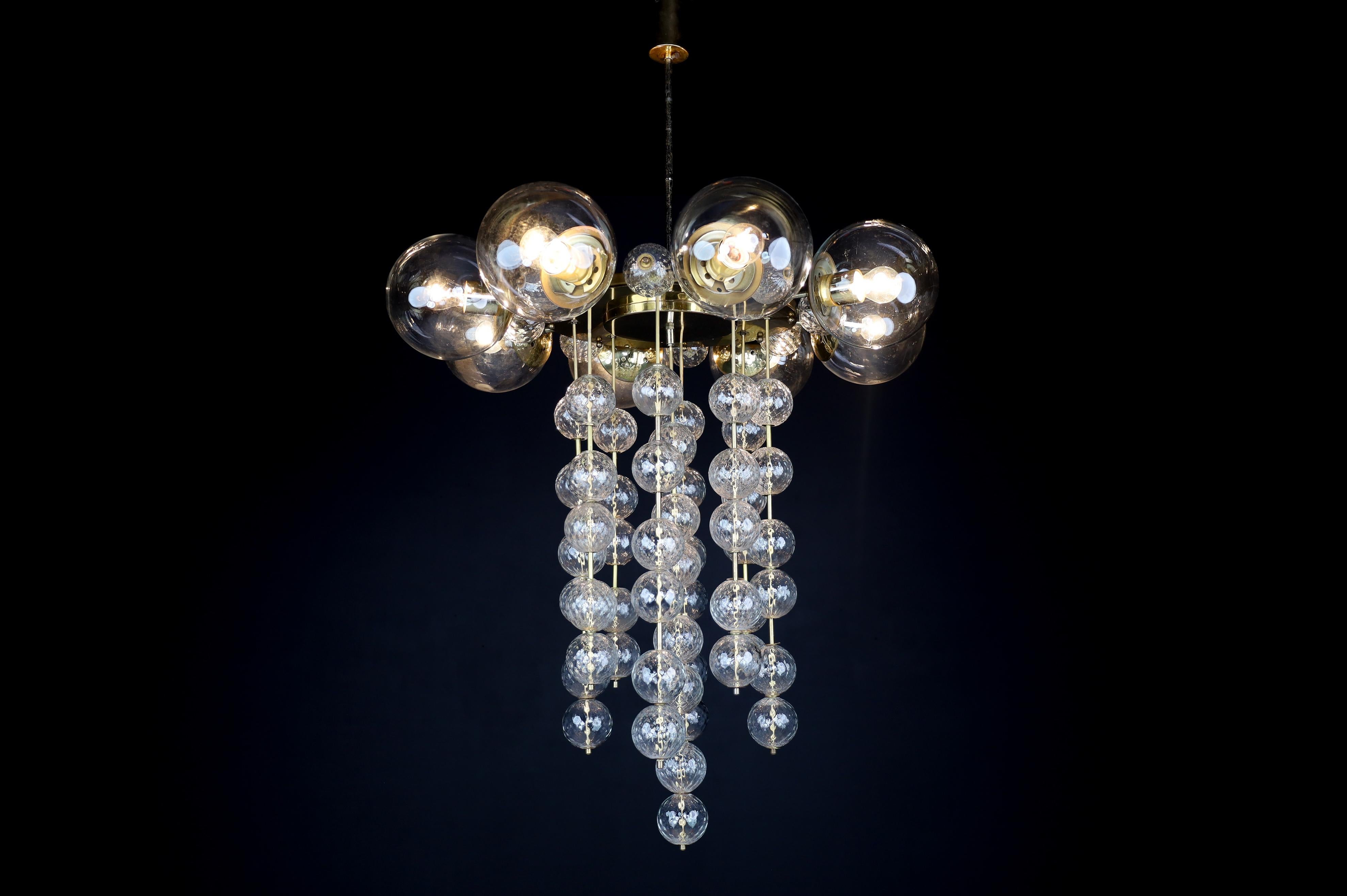 Mid-Century Modern Grand Chandelier with Brass Fixture and Hand-blowed Glass Globes, 1960s For Sale