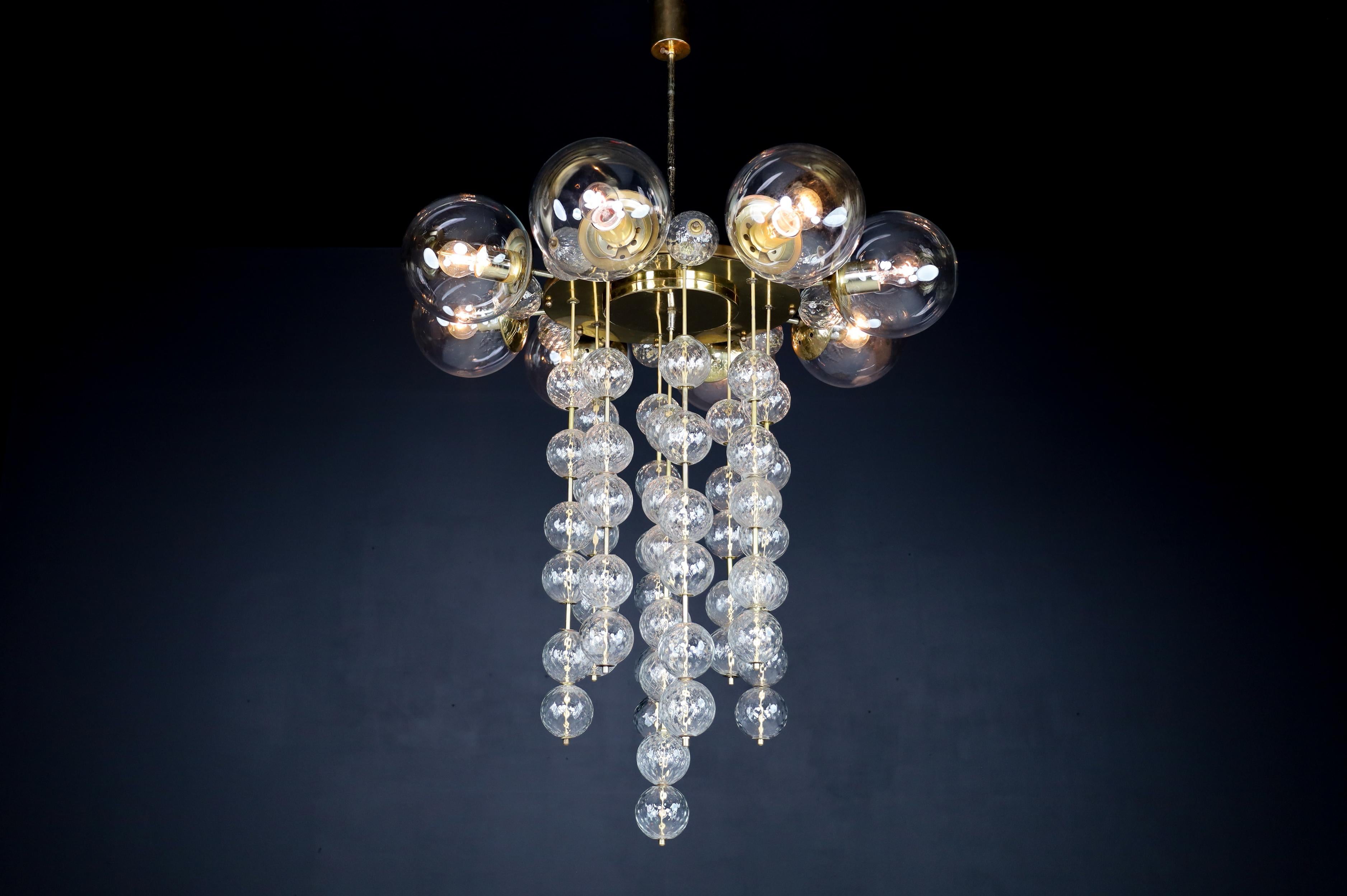 20th Century Grand Chandelier with Brass Fixture and Hand-blowed Glass Globes, 1960s For Sale