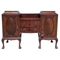 Grande credenza in stile Chippendale in mogano con piedi a sfera e artiglio, mobile server degli anni '40