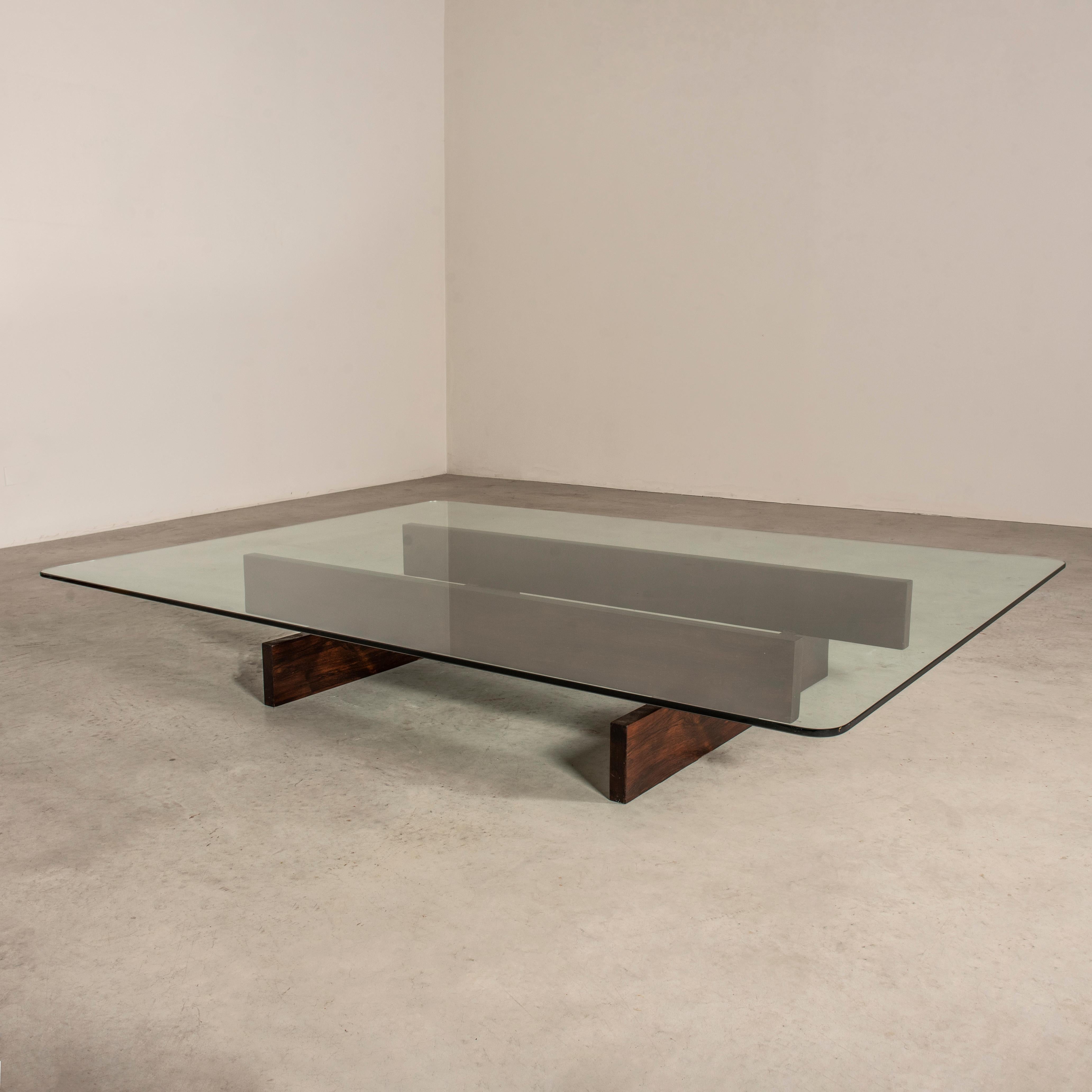 Grand Coffee Table in Wood and Glass by Celina Decorações, Brazilian Midcentury For Sale 1