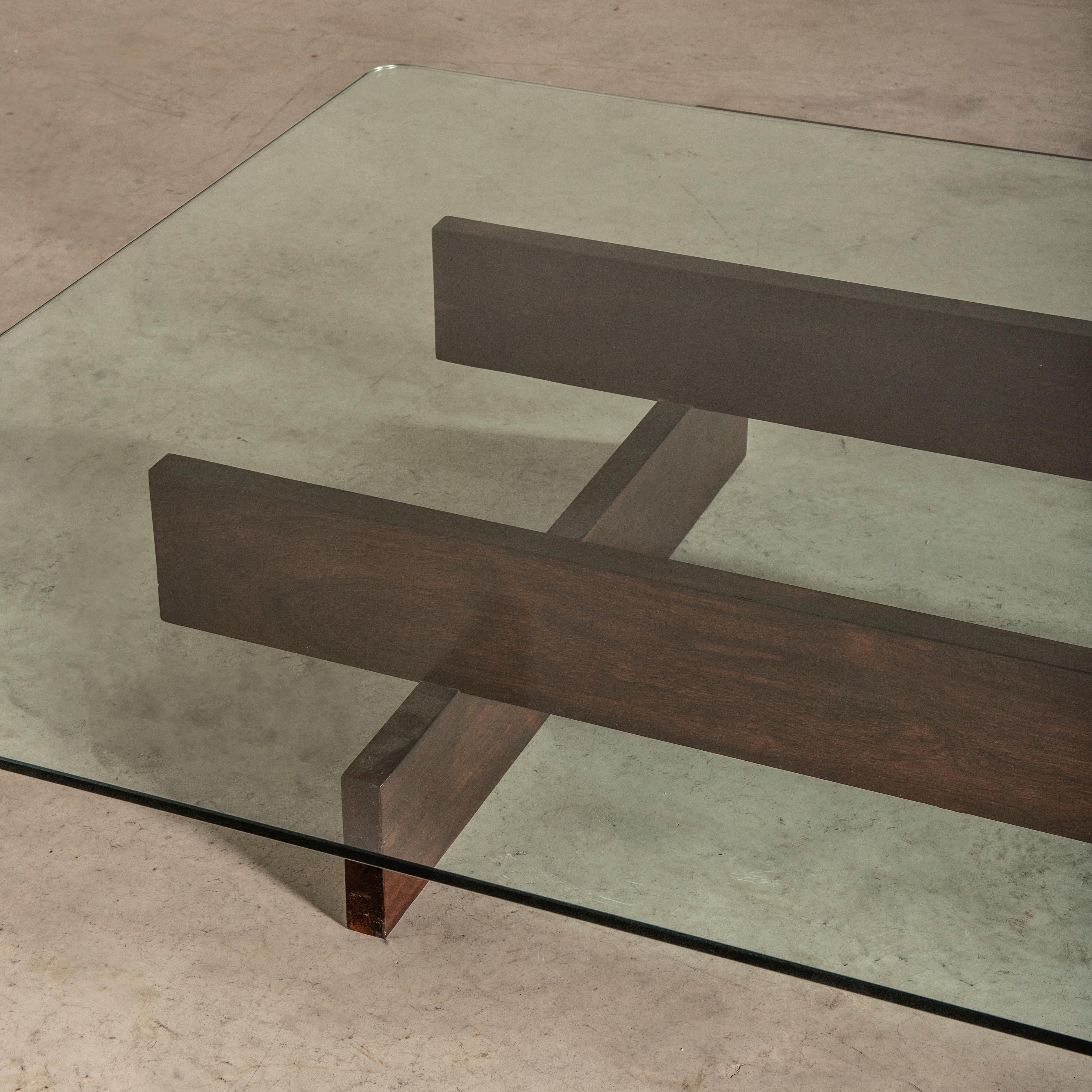 Grand Couchtisch aus Holz und Glas von Celina Decorações, brasilianische Mitte des Jahrhunderts im Angebot 2