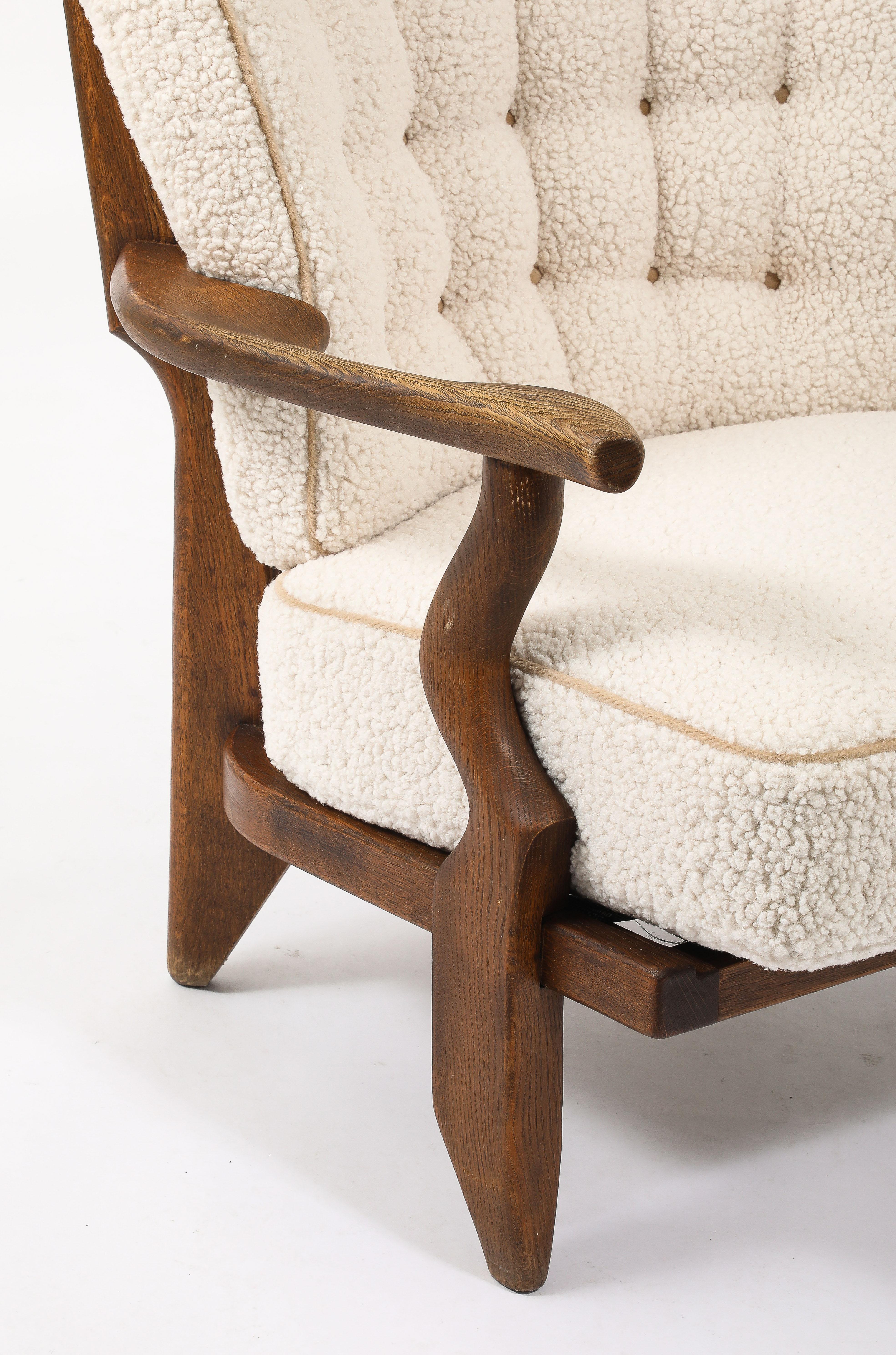 Later version of the classic G&C Grand Confort armchair, this version has simpler and more modern lines. Original finish and patina.

30x30x40
Seat height 15, Seat 20x22, Arm 22