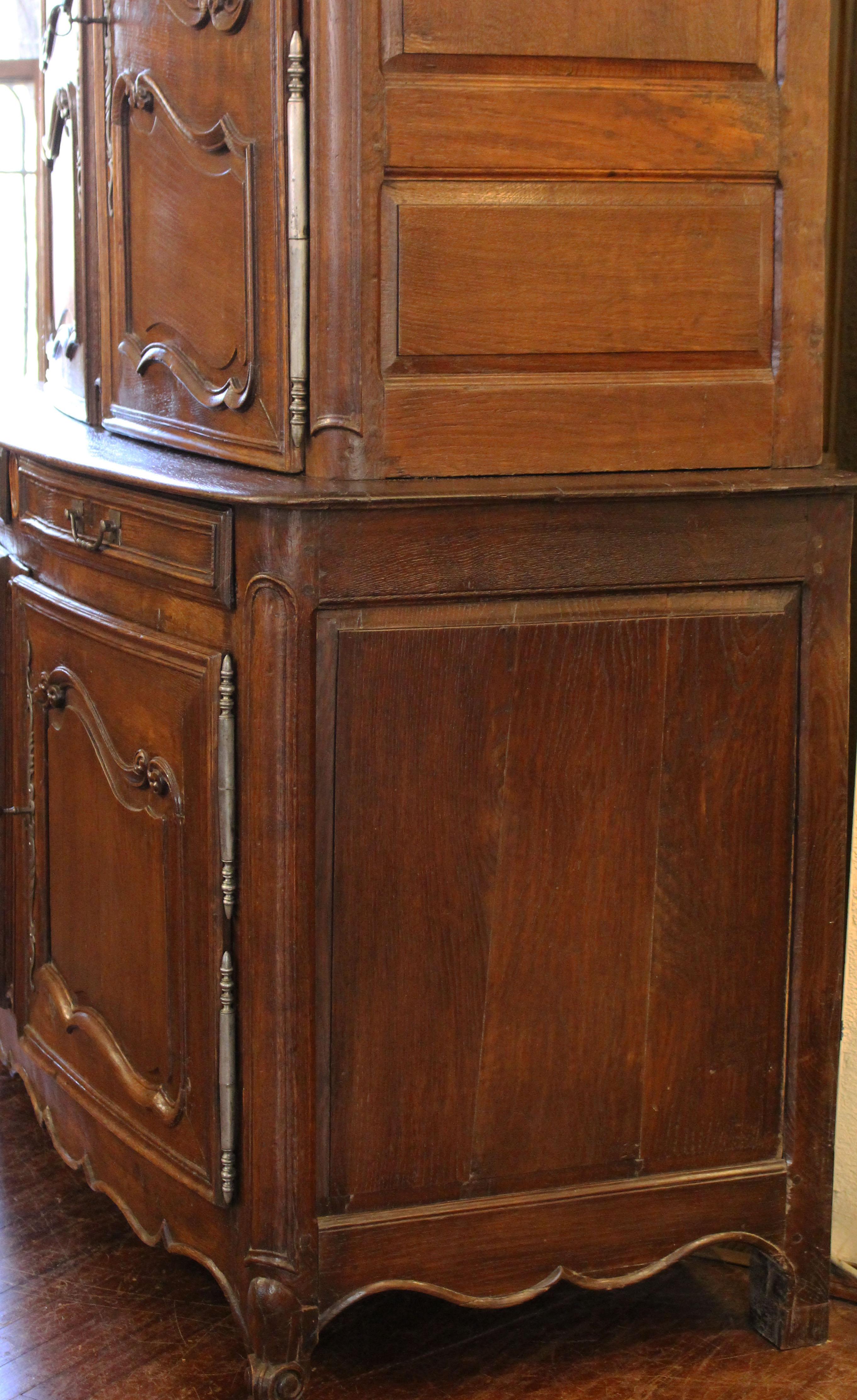 18th Century Grand Country French Buffet a Deaux Corps For Sale