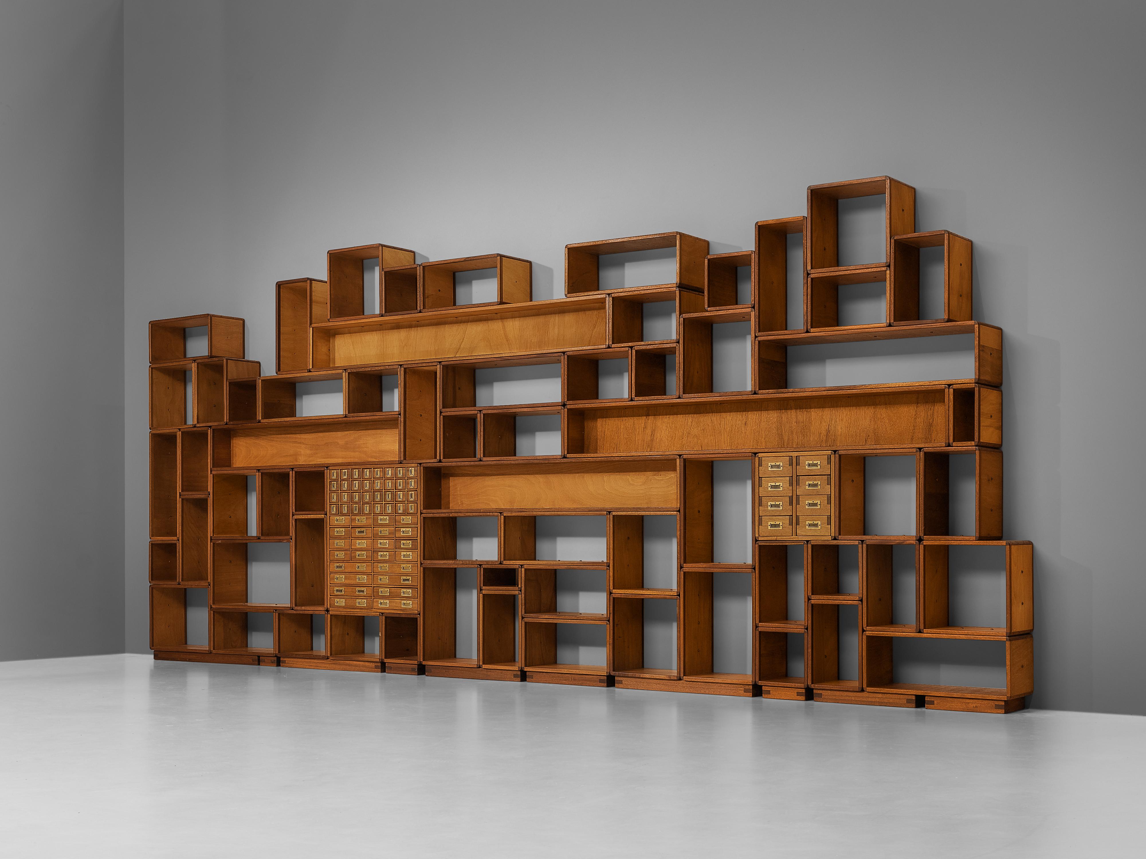 Modular wall unit, teak, mahogany, brass, Germany, 1970s

Grand adjustable, open wall unit in teak and mahogany. Due to the large number of elements and endless possibilities to arrange them, this piece can function as a room divider or a wall