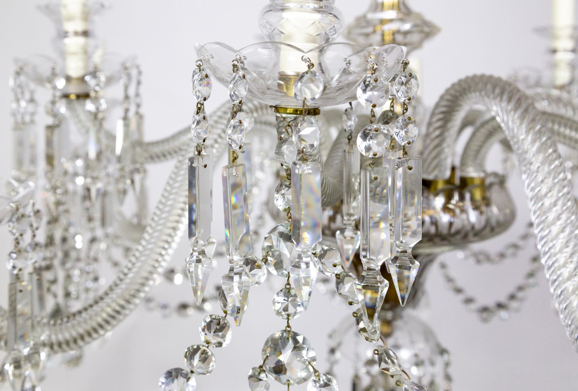 Laiton Lustre George III en cristal taillé avec colonne à facettes en vente