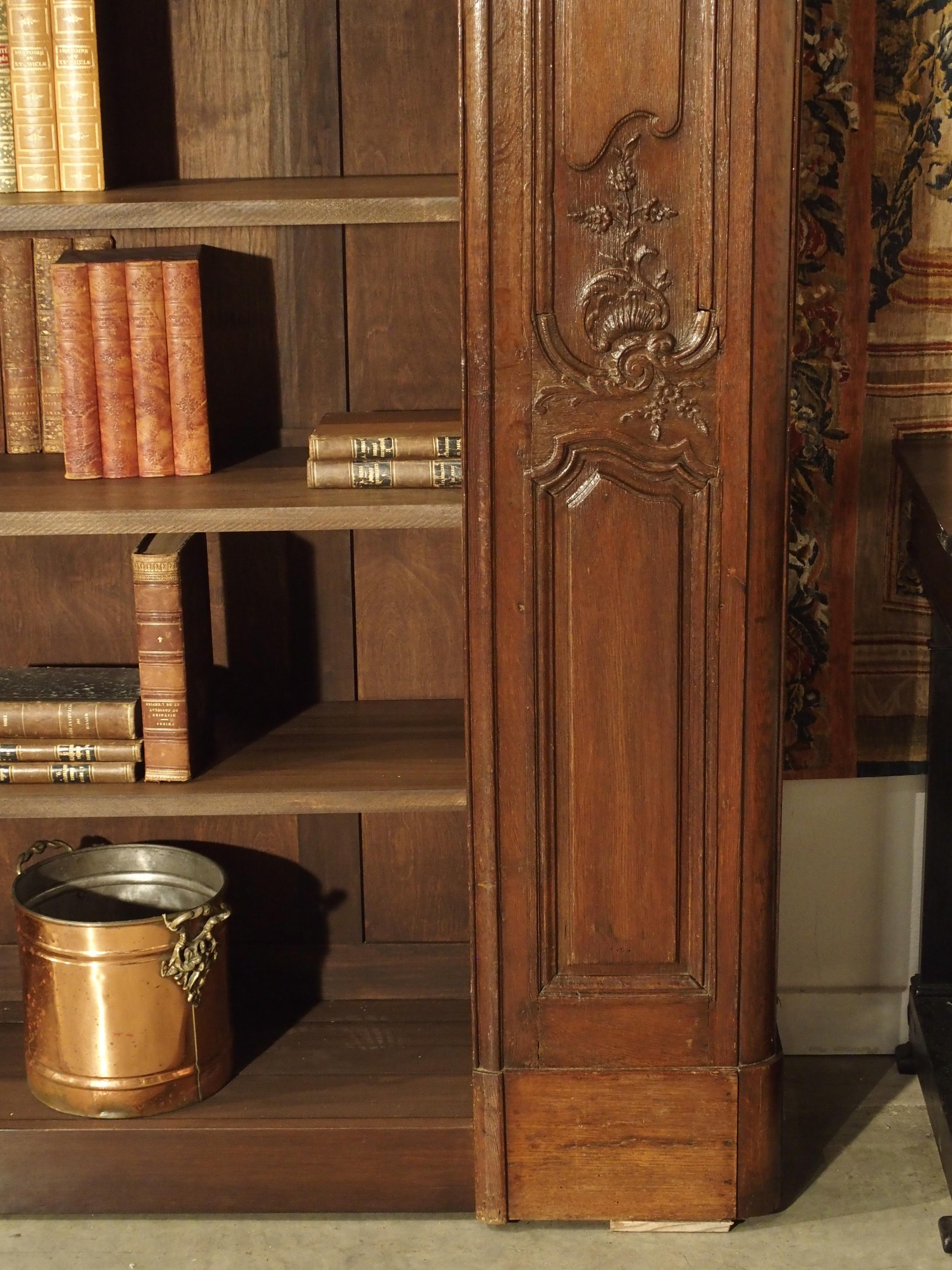 Grand Early 18th Century French Regence Bibliotheque in Carved Oak In Good Condition In Dallas, TX