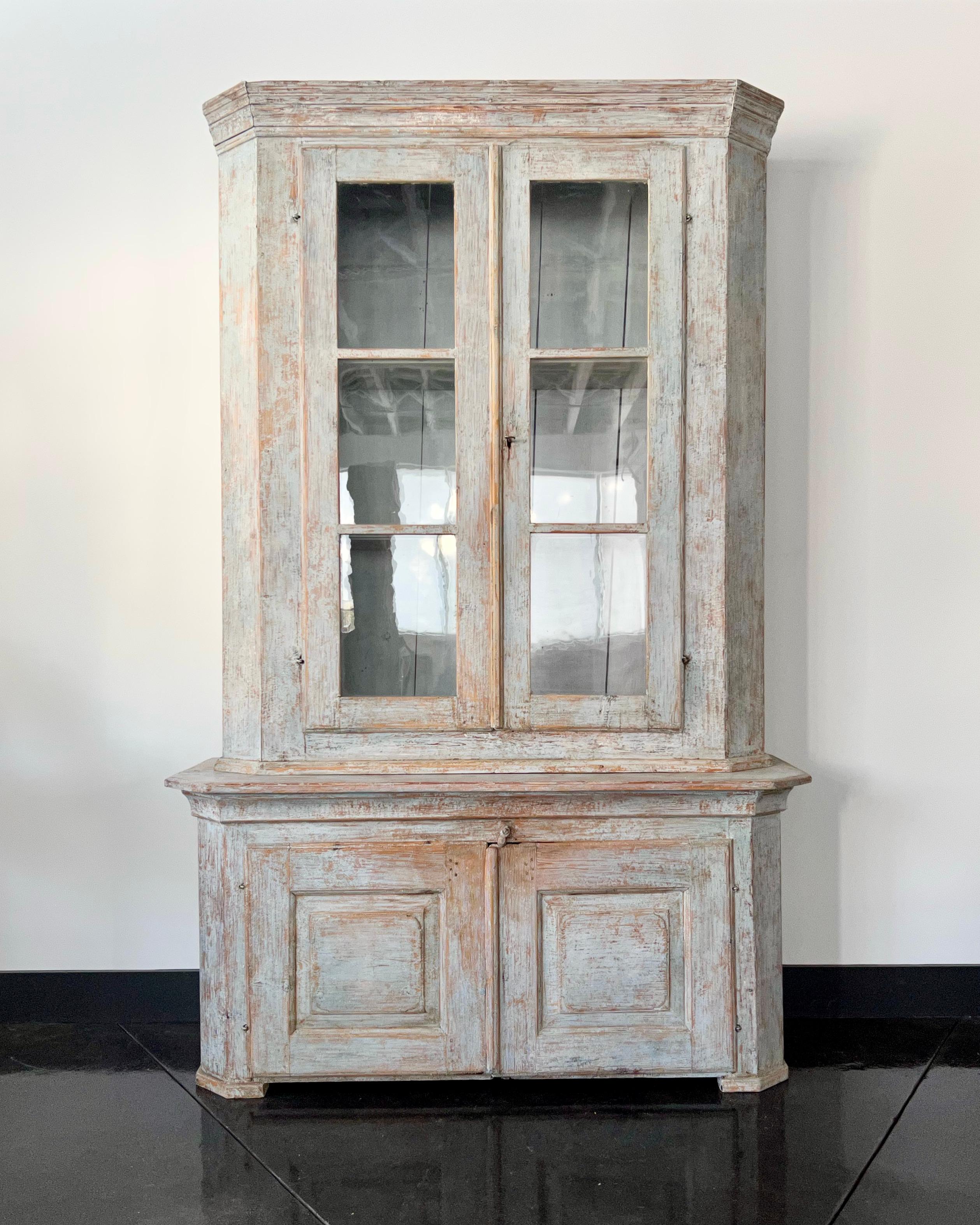 A grand glazed Swedish early 19th century Gustavian Cabinet in two parts.
Province Västerbotten, Sweden circa 1810.