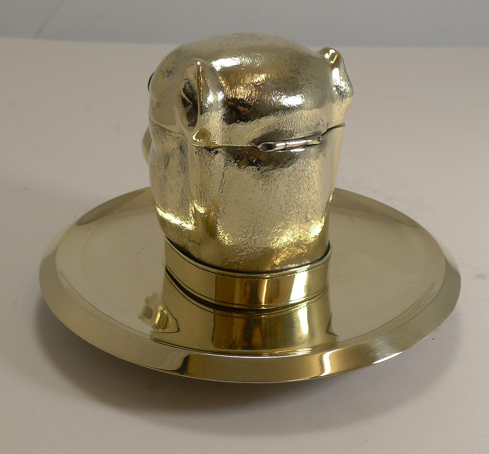 Grand English Bulldog Novelty Inkwell with Glass Eyes, circa 1880 For Sale 2