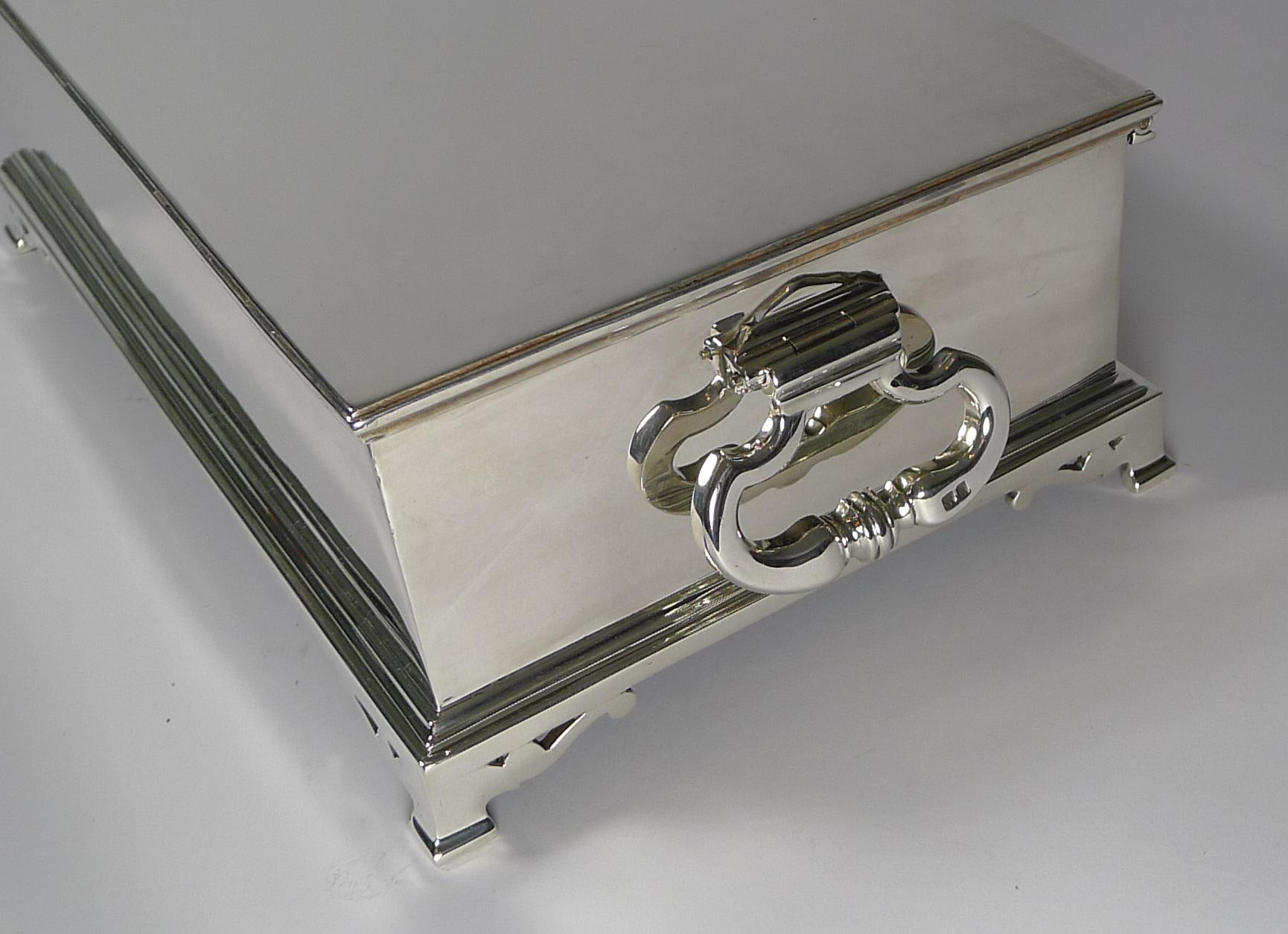 Early 20th Century Grand English Sterling Silver Cigar Box or Humidor by Richard Comyns, 1928 For Sale