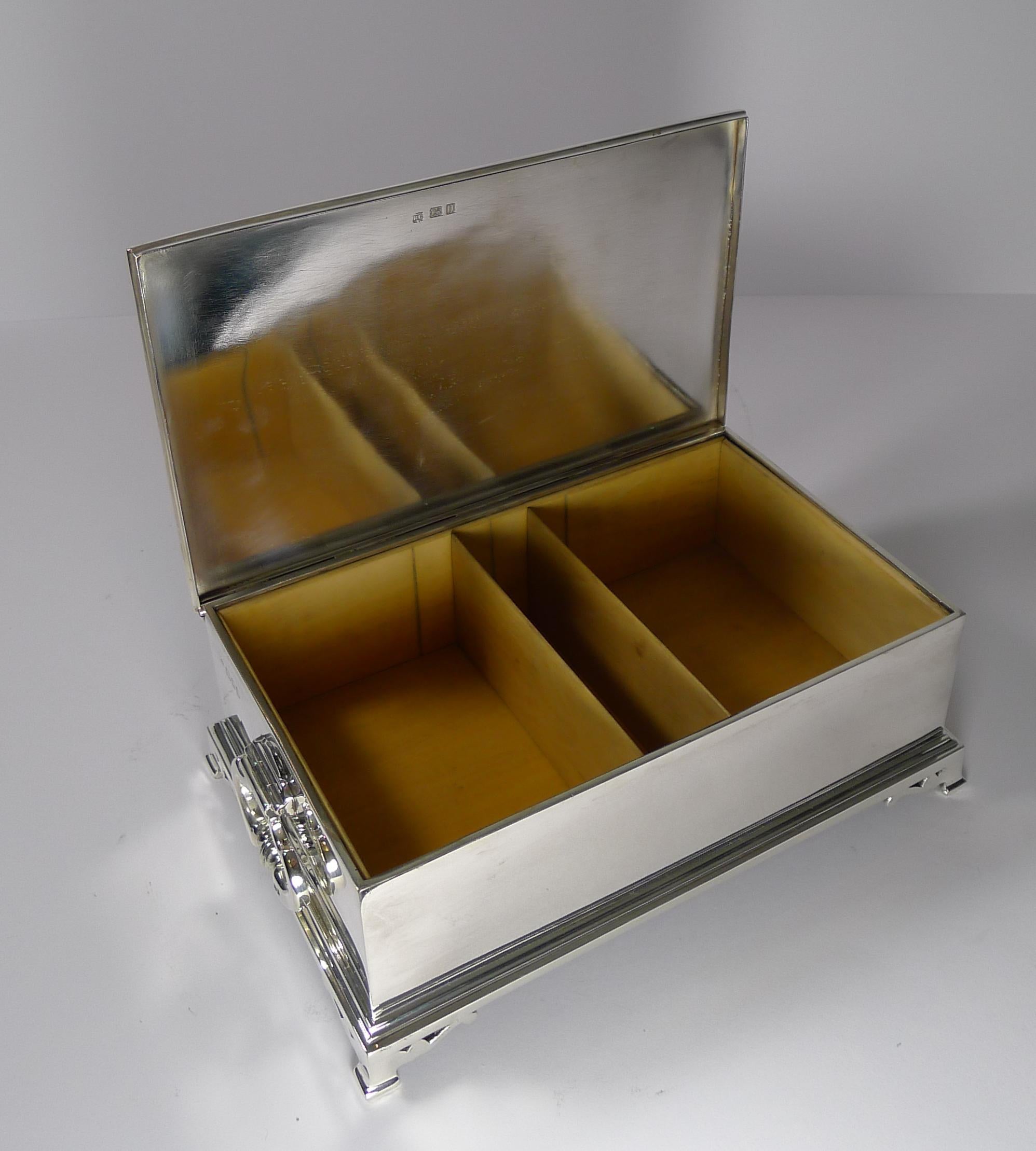 Grand English Sterling Silver Cigar Box or Humidor by Richard Comyns, 1928 For Sale 3