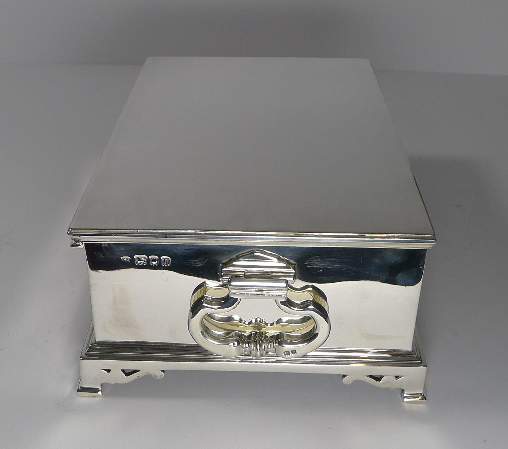 Grand English Sterling Silver Cigar Box or Humidor by Richard Comyns, 1928 For Sale 4