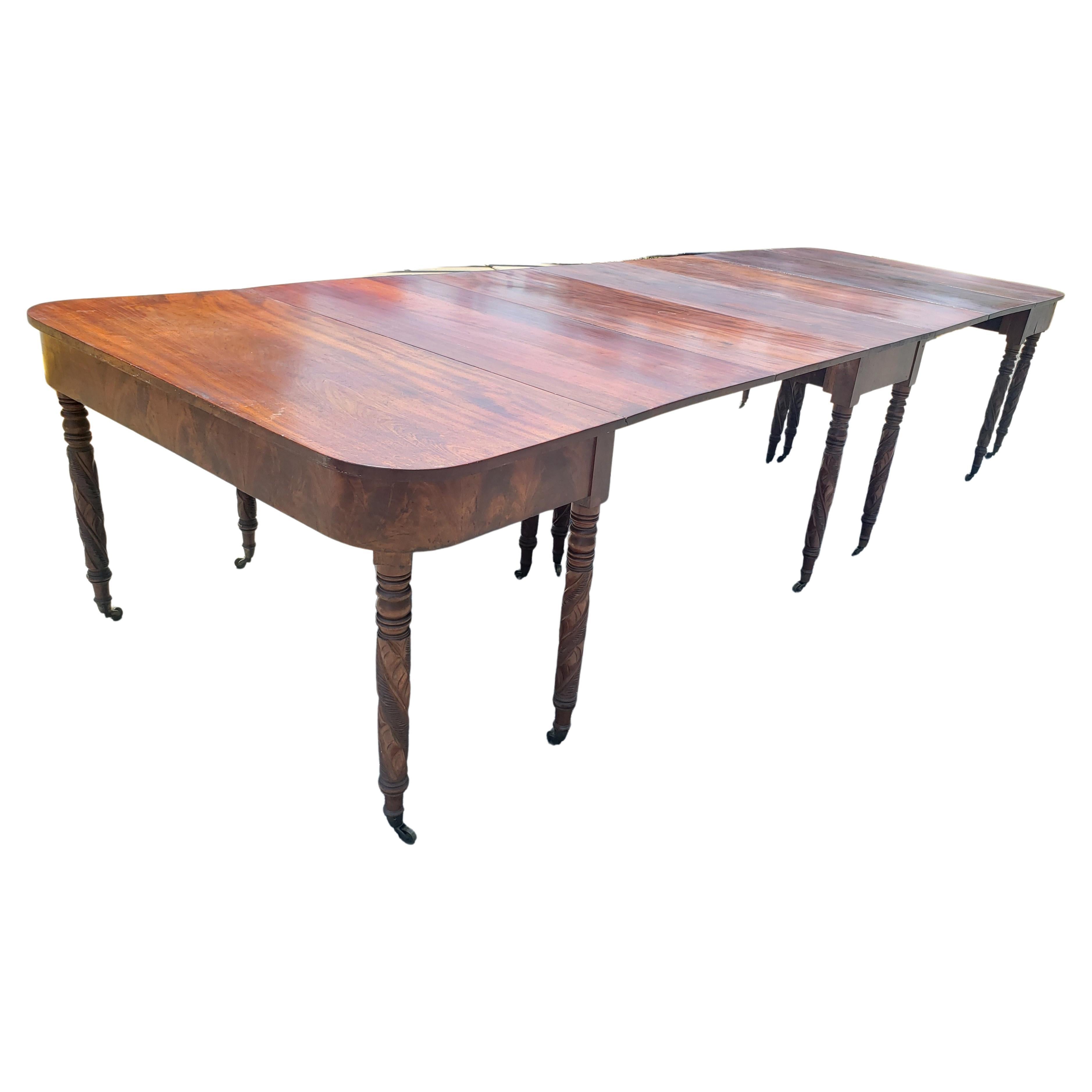 Grand Federal / Hepplewhite Ribbon Mahogany Three-Part Dining Table, 1800s For Sale 10