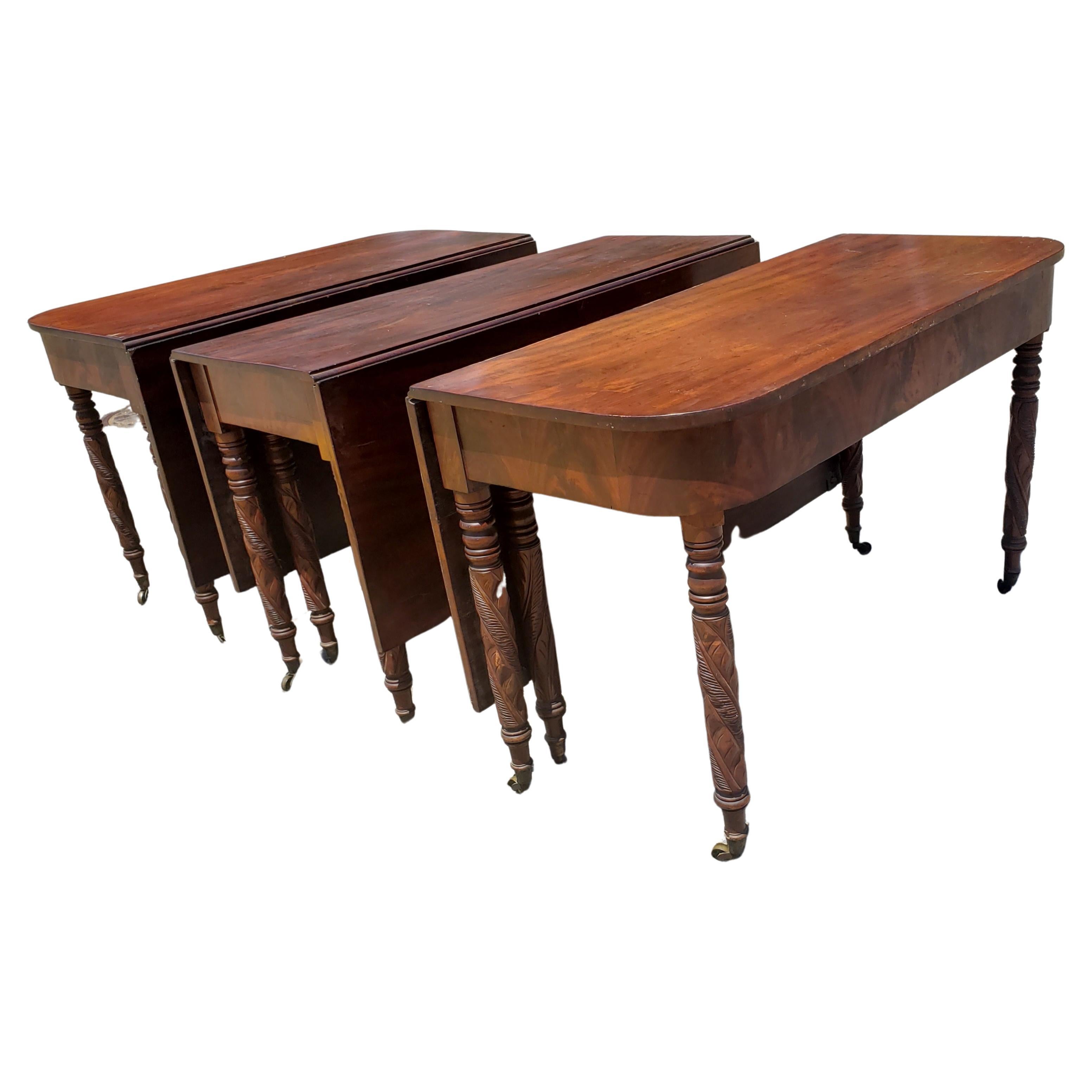 Grand Federal / Hepplewhite Ribbon Mahogany Three-Part Dining Table, 1800s For Sale 11