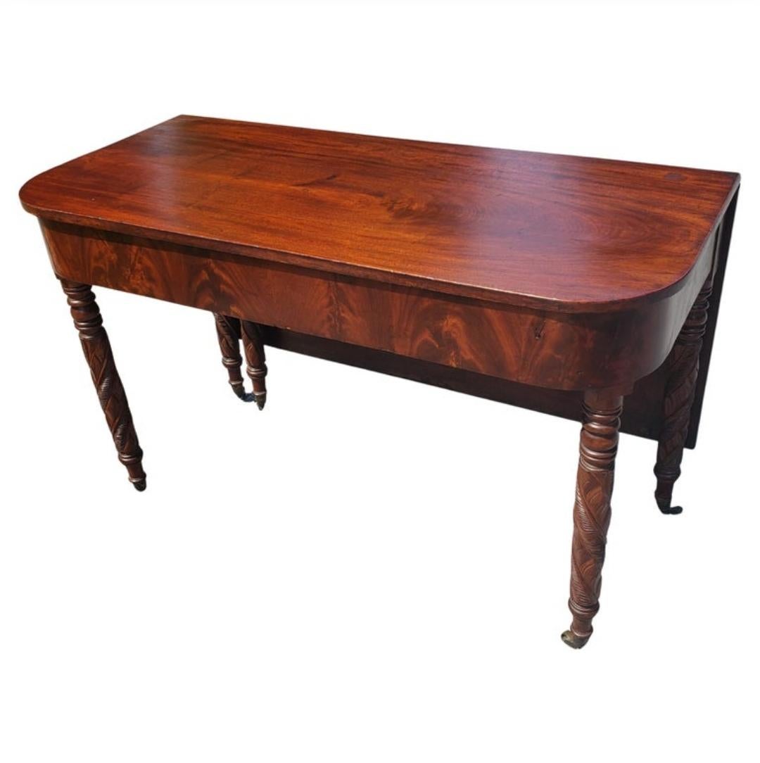 Grand Federal / Hepplewhite Ribbon Mahogany Three-Part Dining Table, 1800s In Good Condition For Sale In Germantown, MD