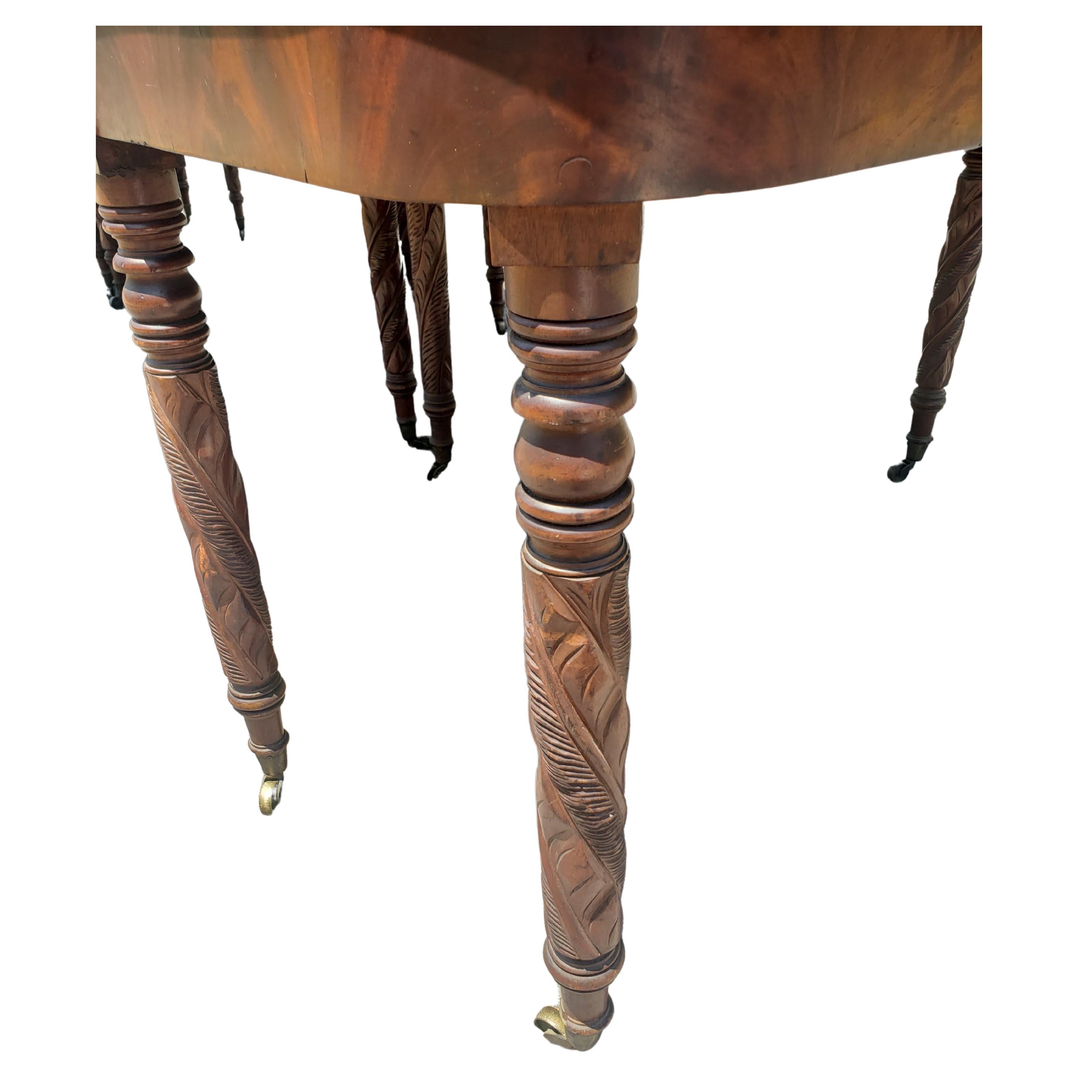 Grand Federal / Hepplewhite Ribbon Mahogany Three-Part Dining Table, 1800s For Sale 3
