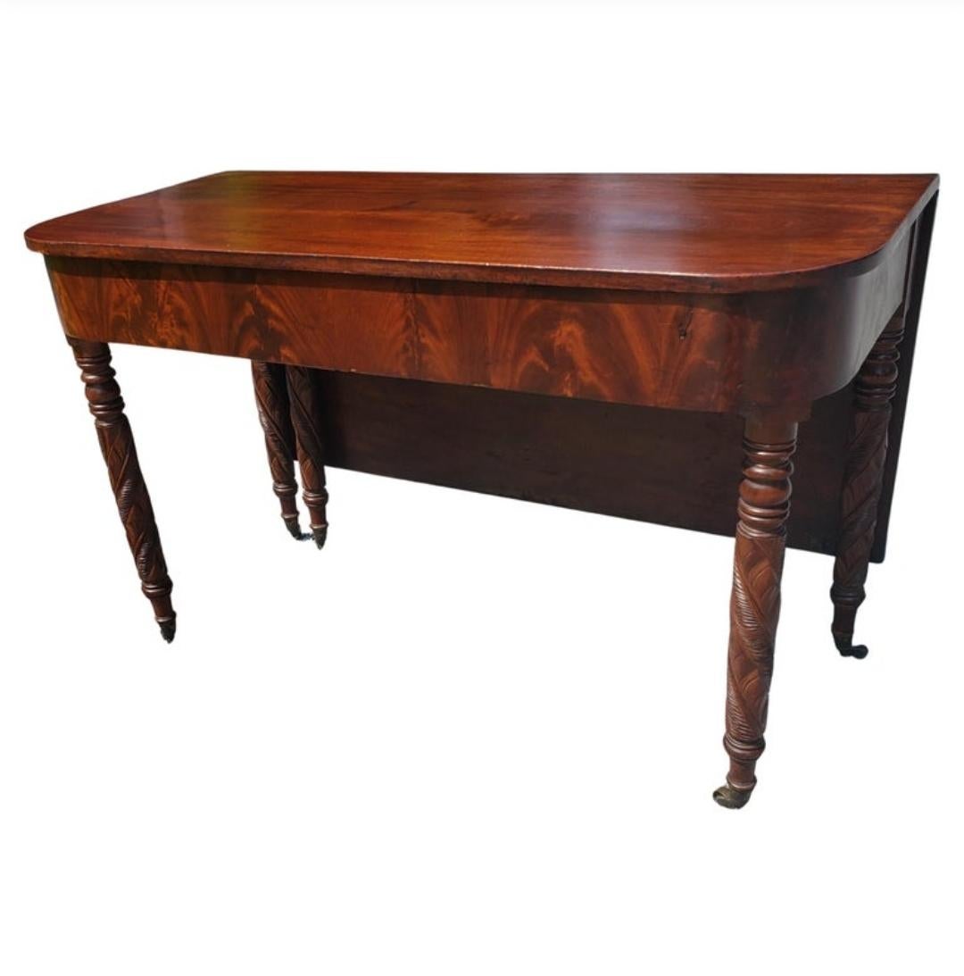 Hand-Crafted Grand Federal / Hepplewhite Ribbon Mahogany Three-Part Dining Table, 1800s For Sale