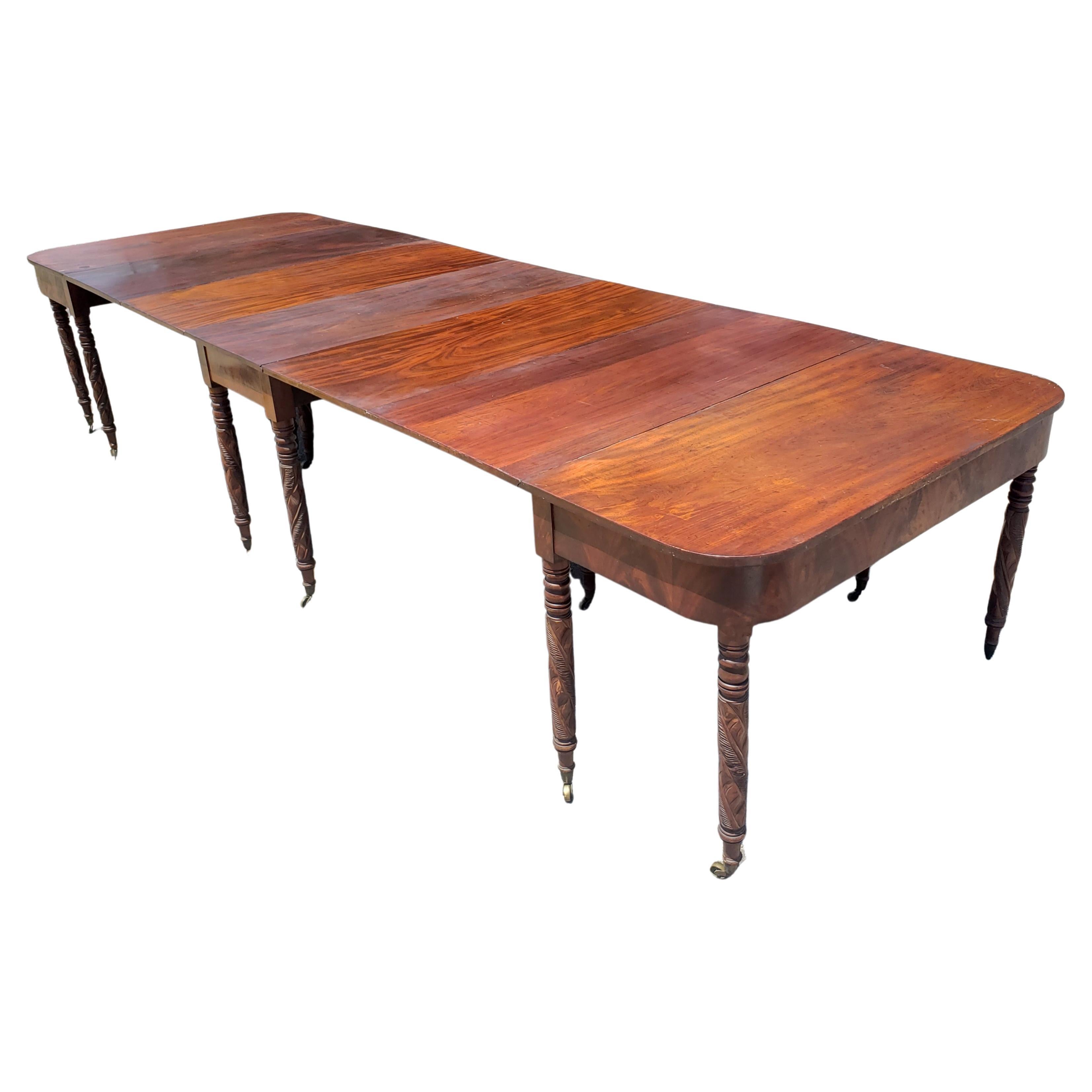 Grande table à manger fédérale en trois parties en acajou à ruban Hepplewhite, années 1800 en vente