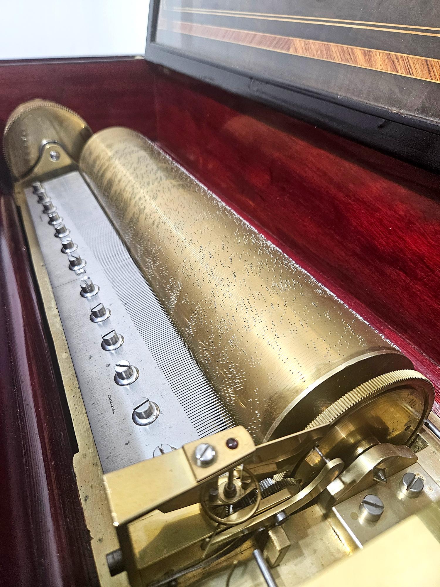 Gran Formato Cuatro Obertura Caja de música antigua de cilindro de Nicole Freres, c. 1865 Suizo en venta
