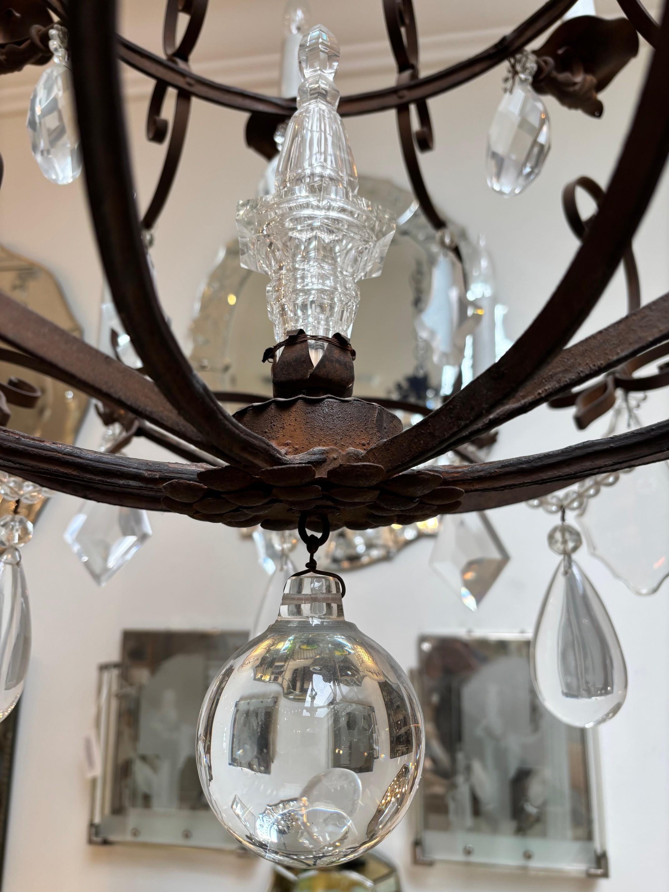 Grand lustre en fer et cristal à quatorze lumières en vente 4