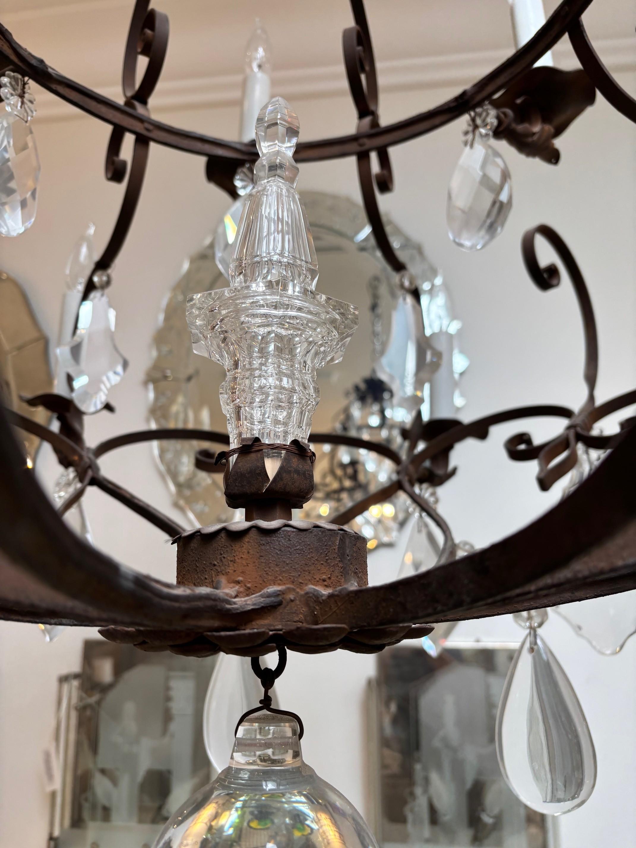 Grand lustre en fer et cristal à quatorze lumières en vente 5